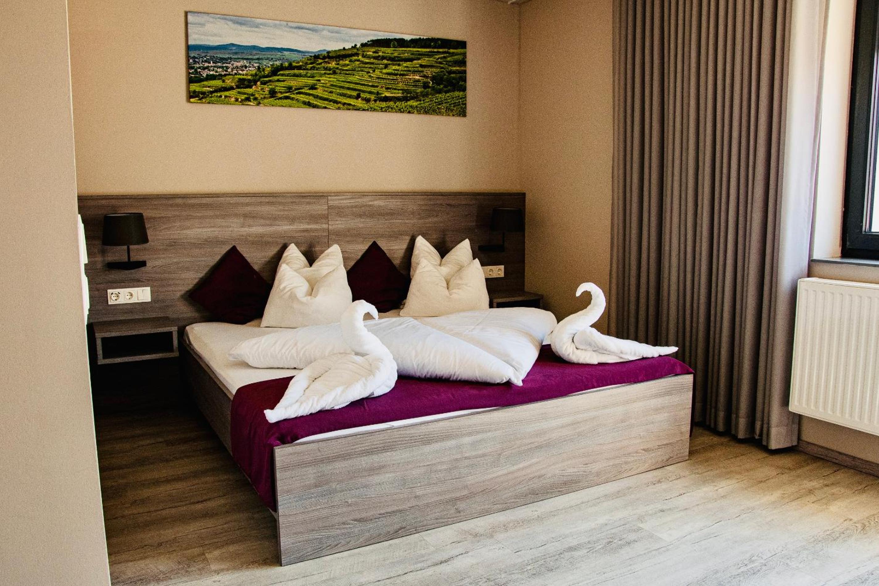 Double Room with Balcony - Photo 2