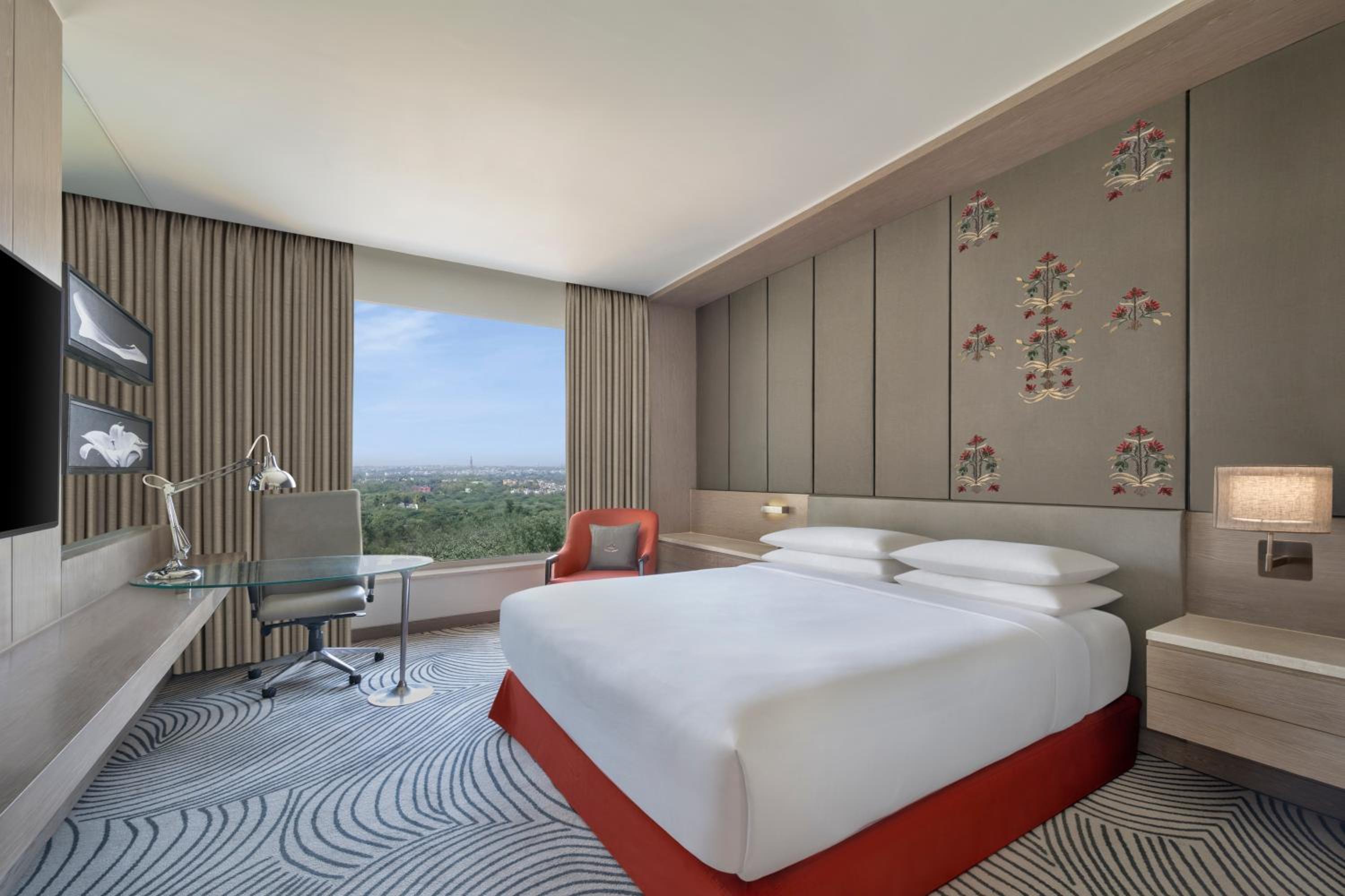 Executive Club Room, Guest room, King,  City view photo 2