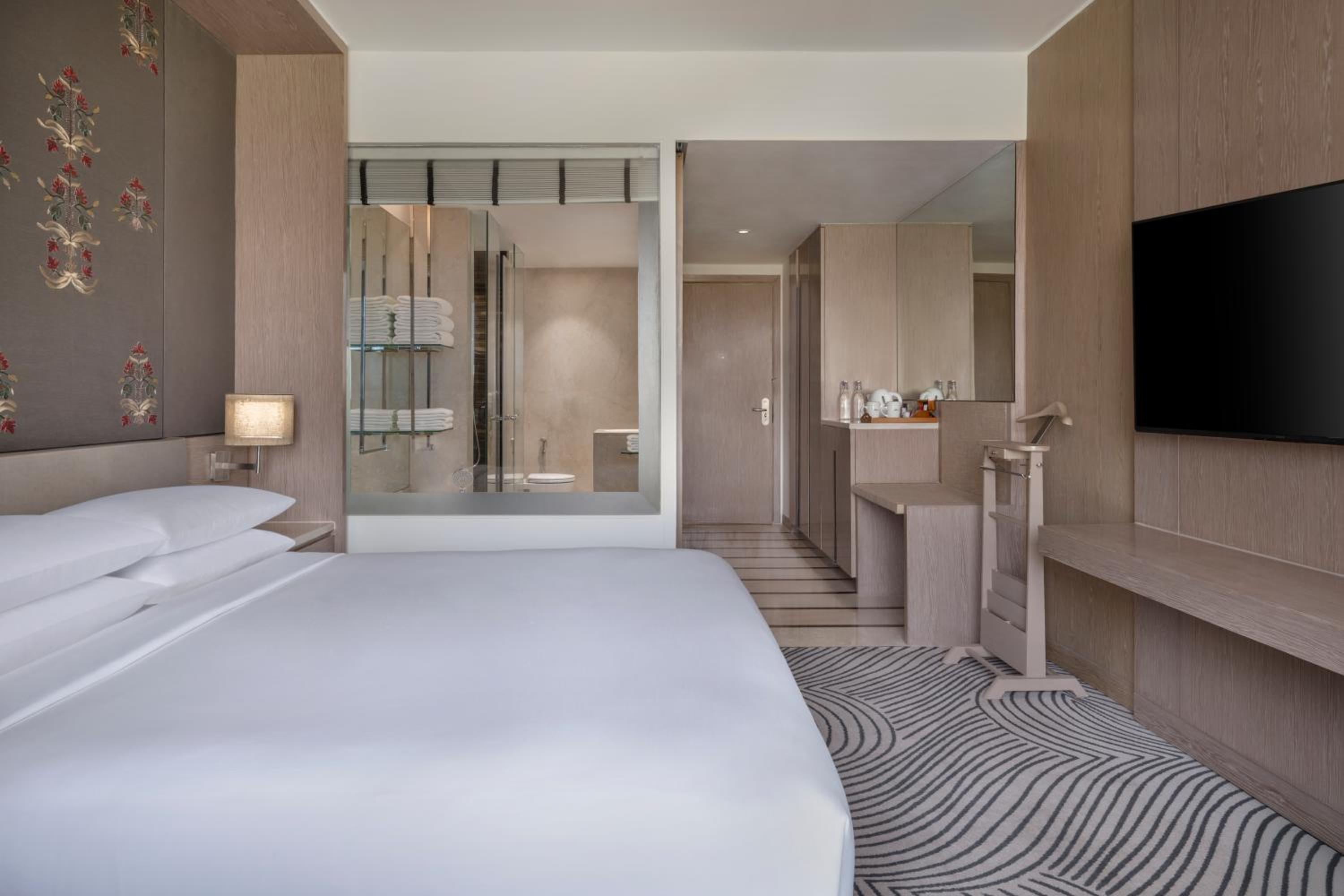 Executive Club Room, Guest room, King,  City view photo 1