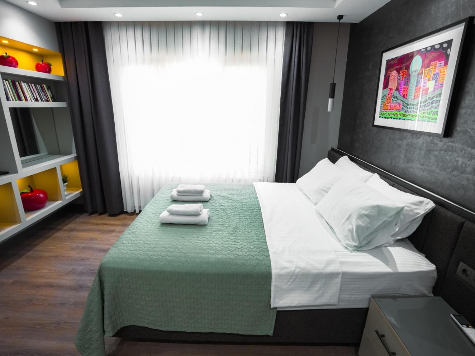 One-Bedroom Apartment with Balcony and City View photo 1