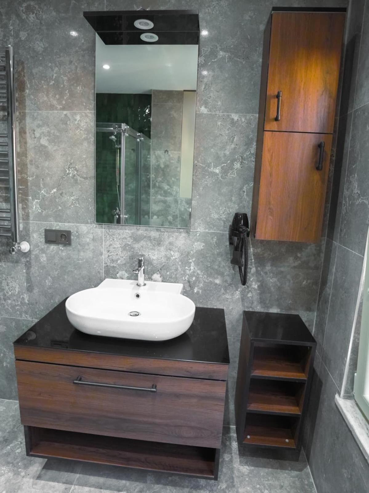 One-Bedroom Apartment with Balcony and City View photo 3