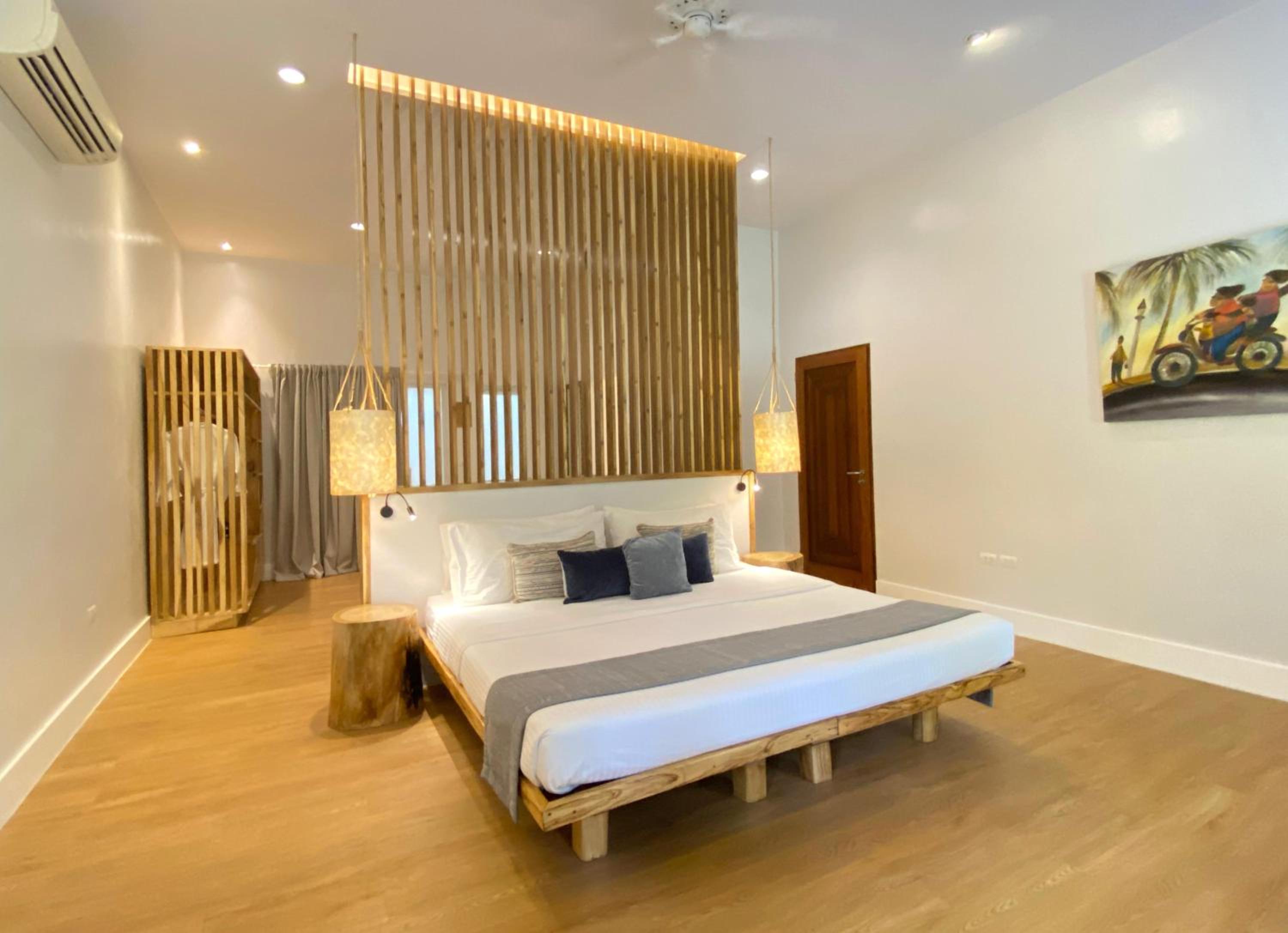  Deluxe Superior Suite - Photo 2