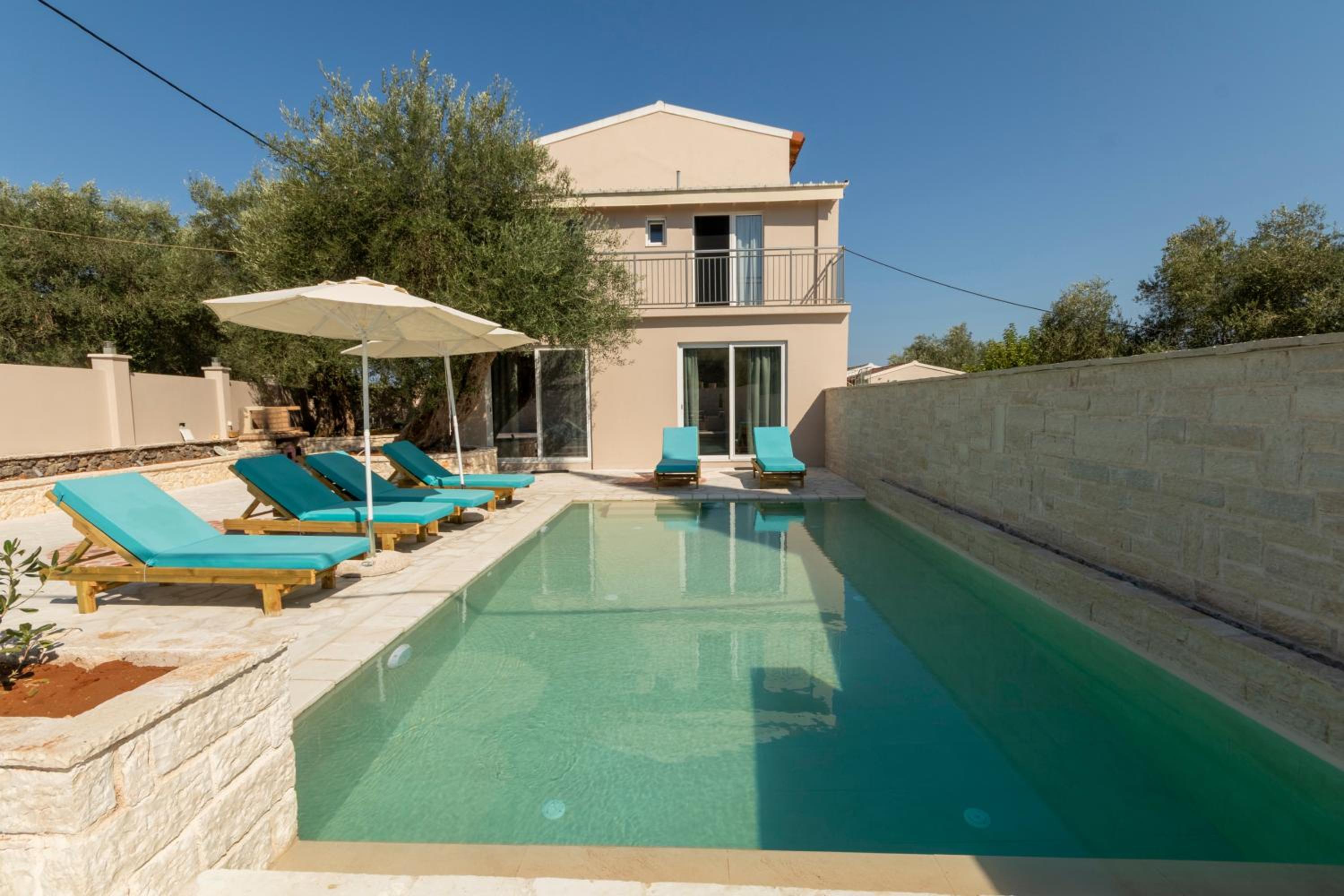 Three-Bedroom Villa photo 3