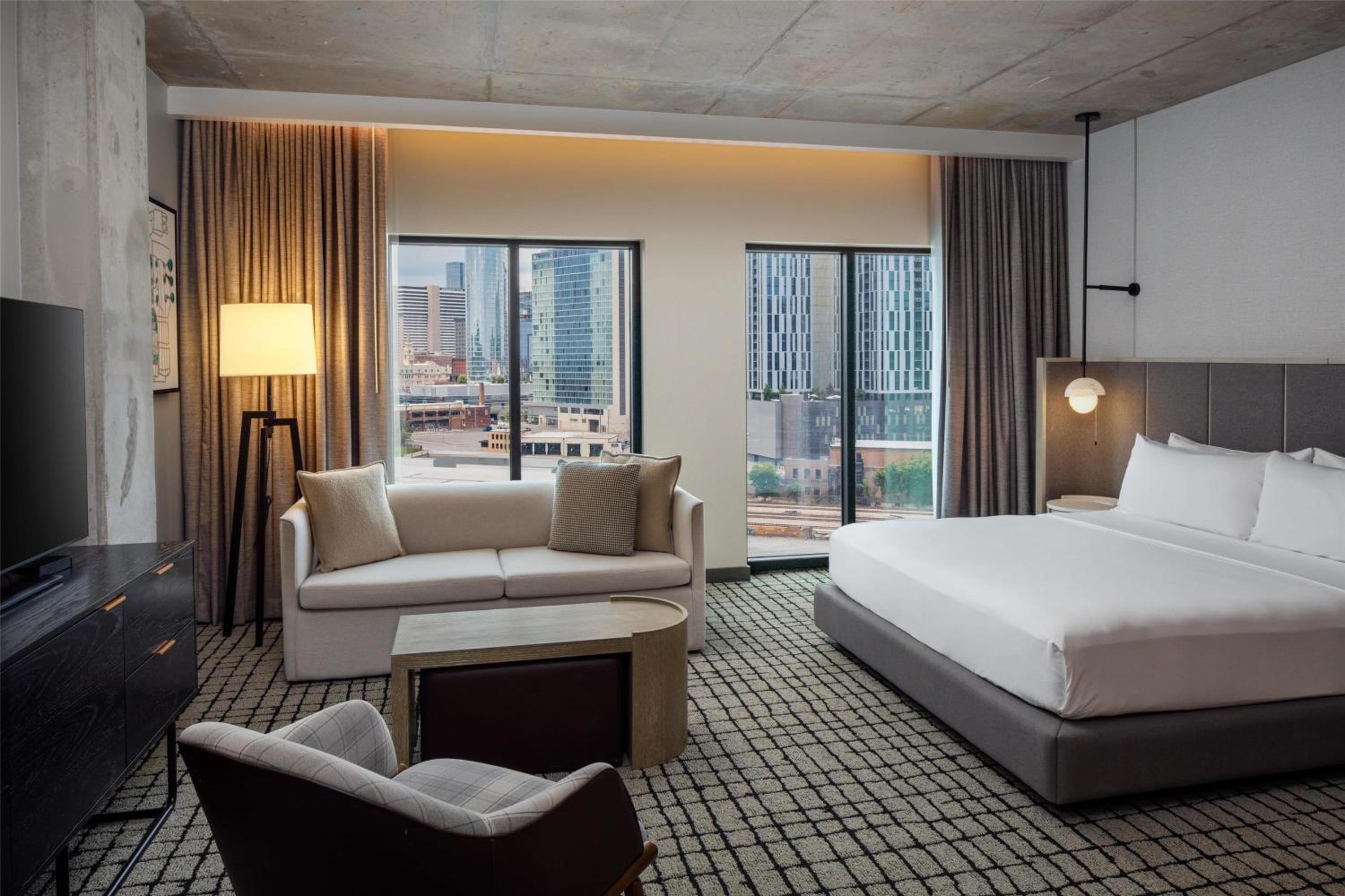 King Studio Suite with City View - Photo 3