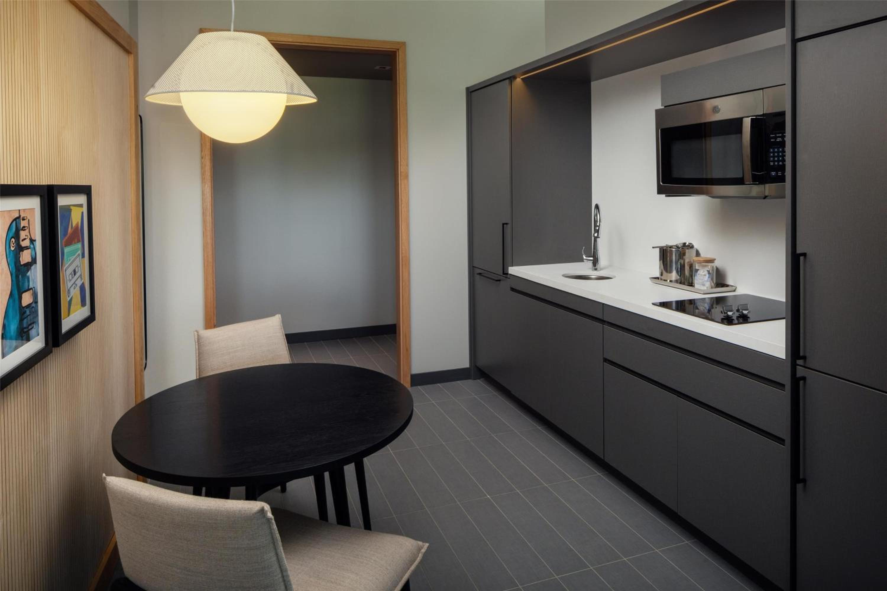 King Studio Suite - Photo 4
