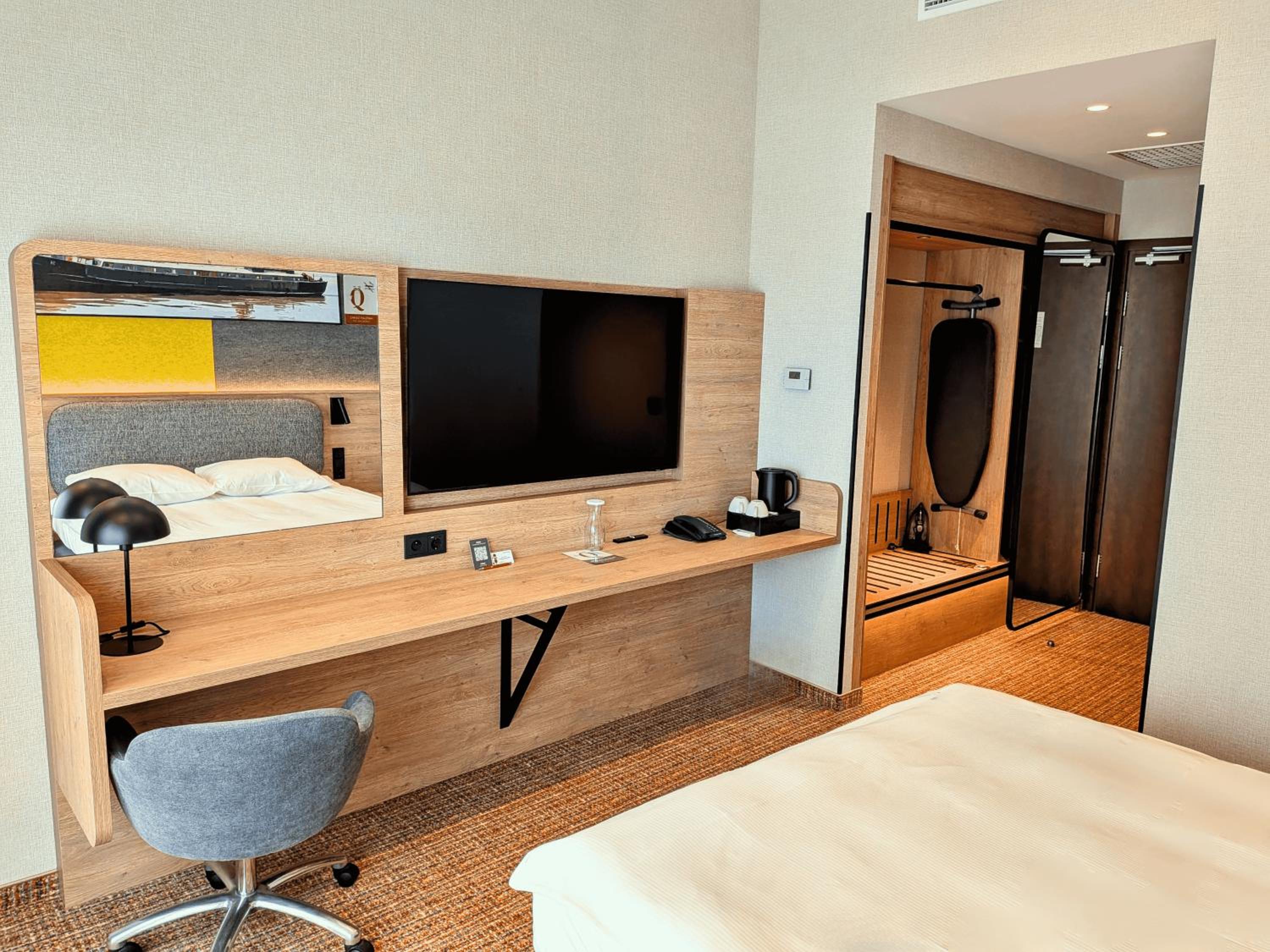 Superior King Room - Photo 3