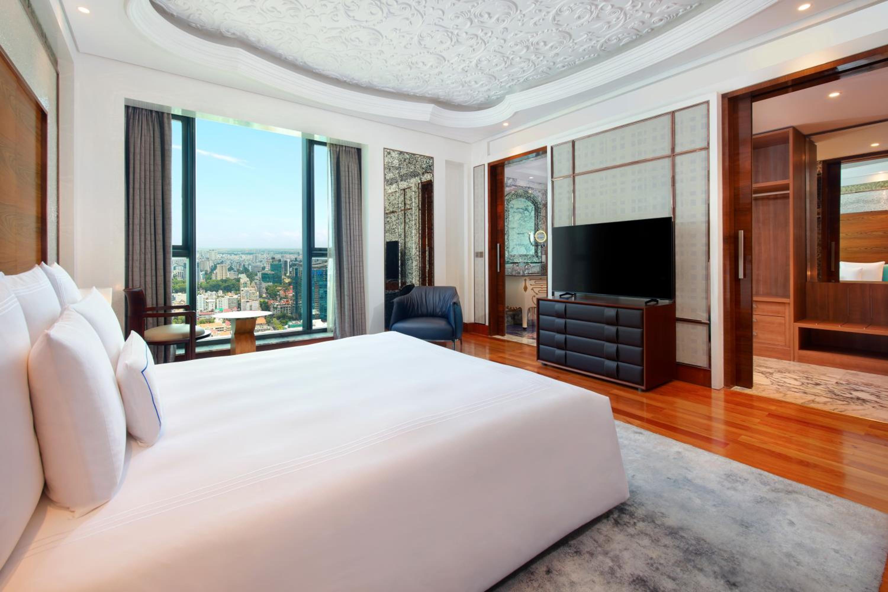 Panorama Suite High Floor with Executive Lounge Access photo 2