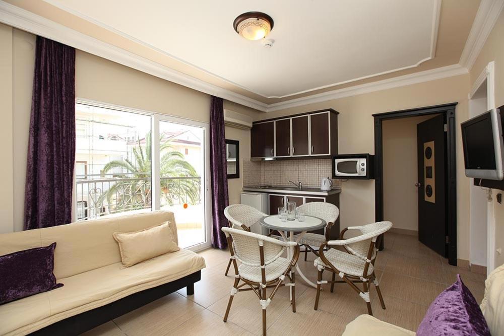 Standard Family Room - Photo 4