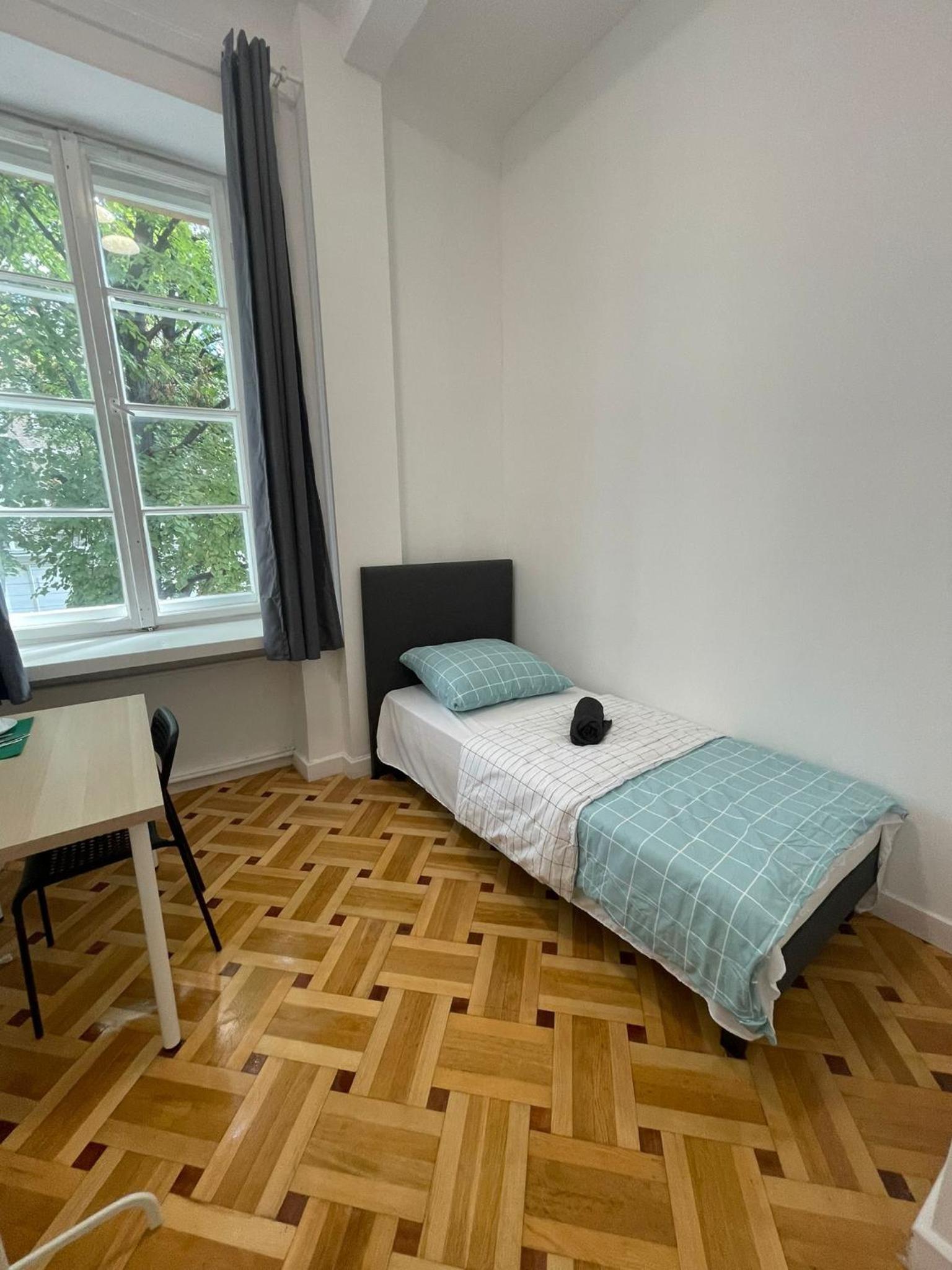 Large Single Room
