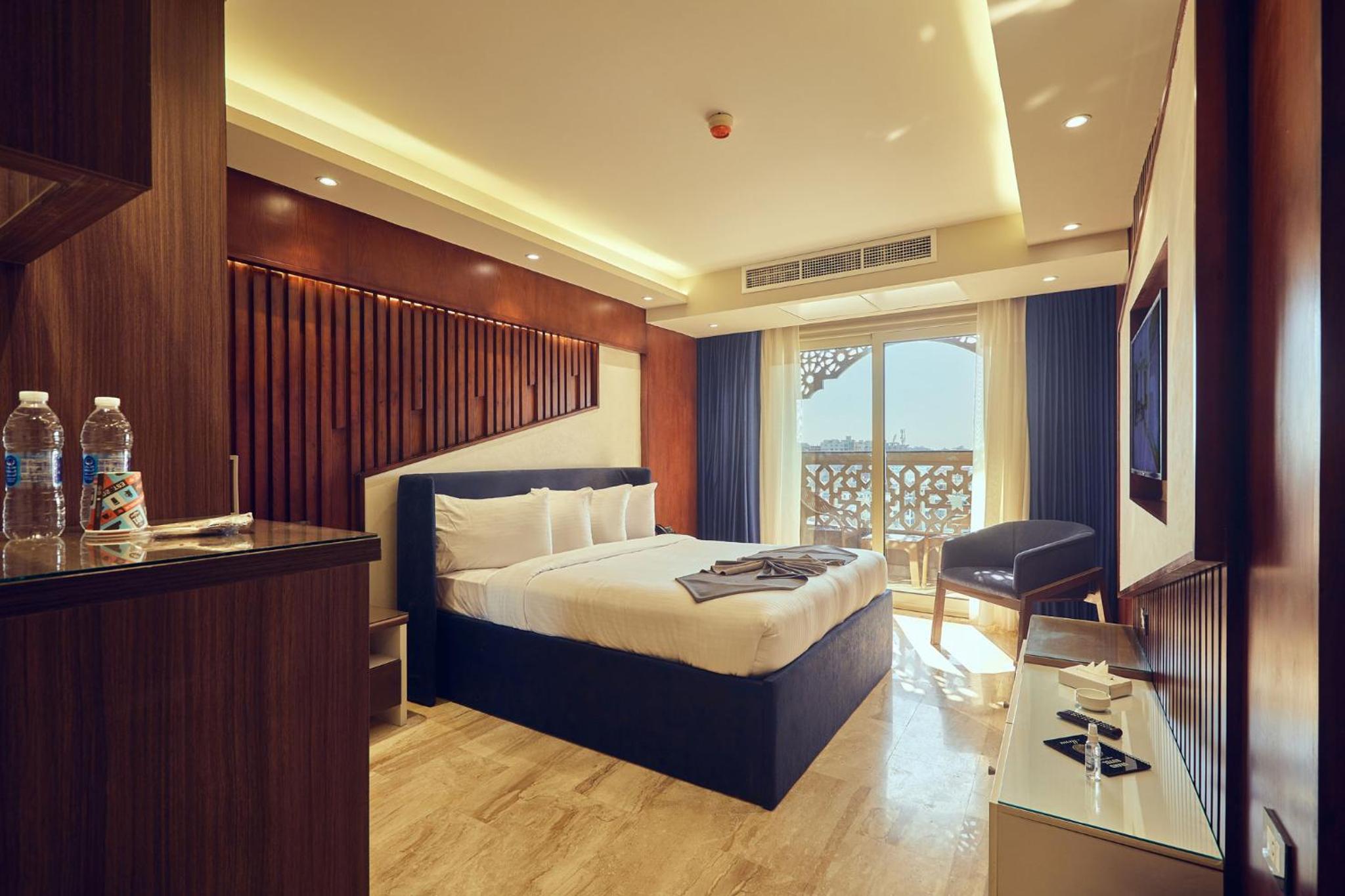 Deluxe King Room photo 1