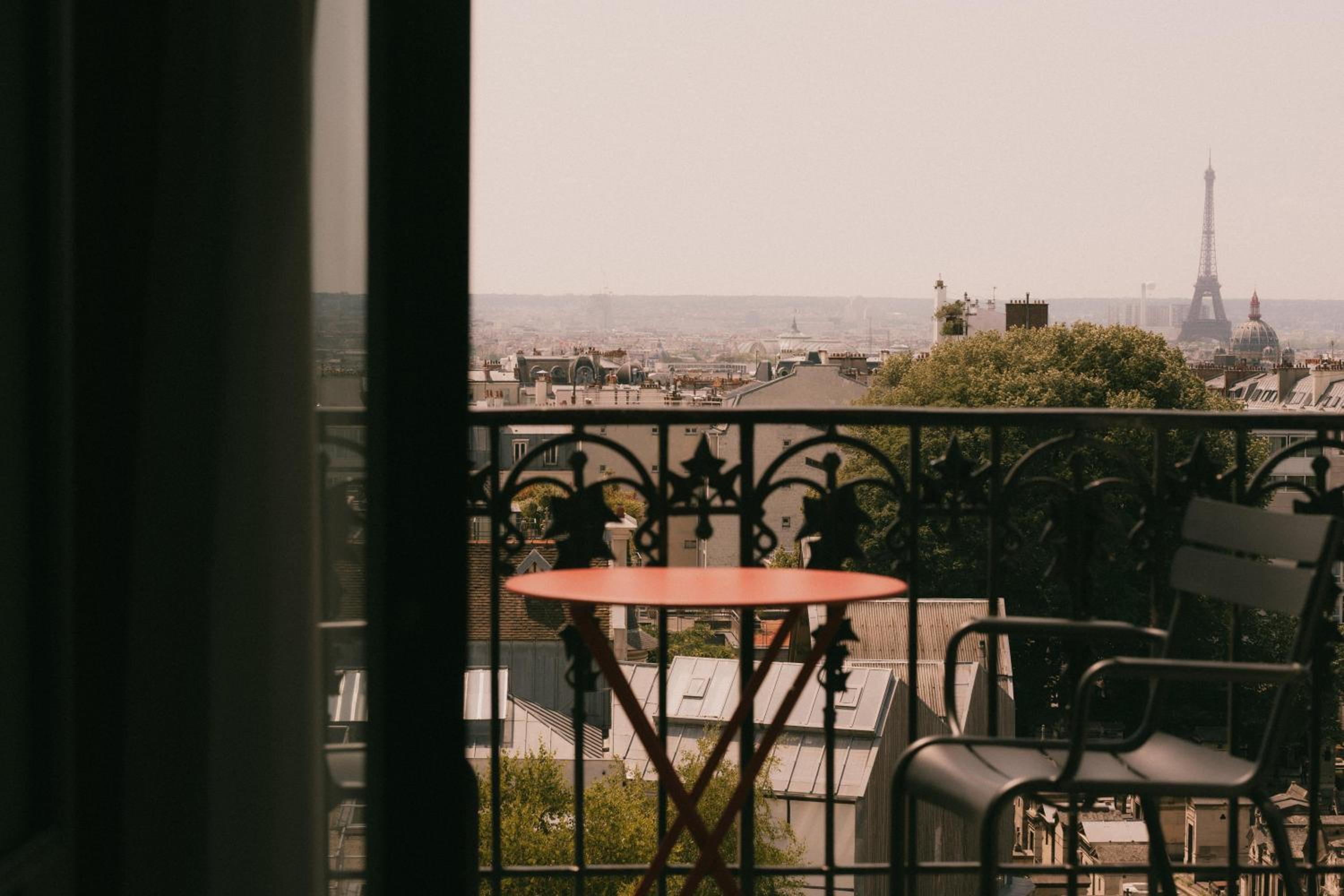 Privilege Room – Eiffel Tower View & Balcony