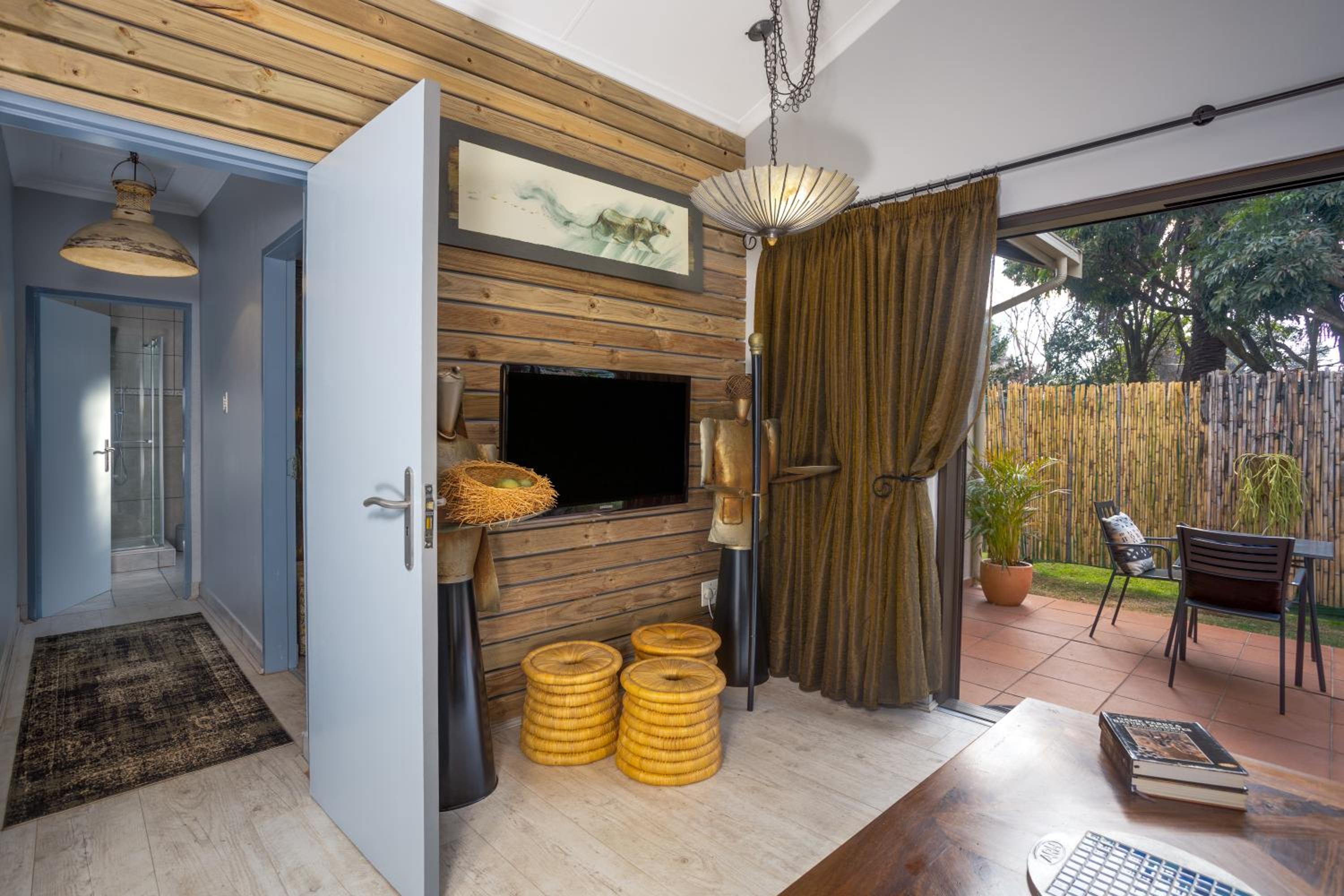 One-Bedroom Apartment with Garden photo 3