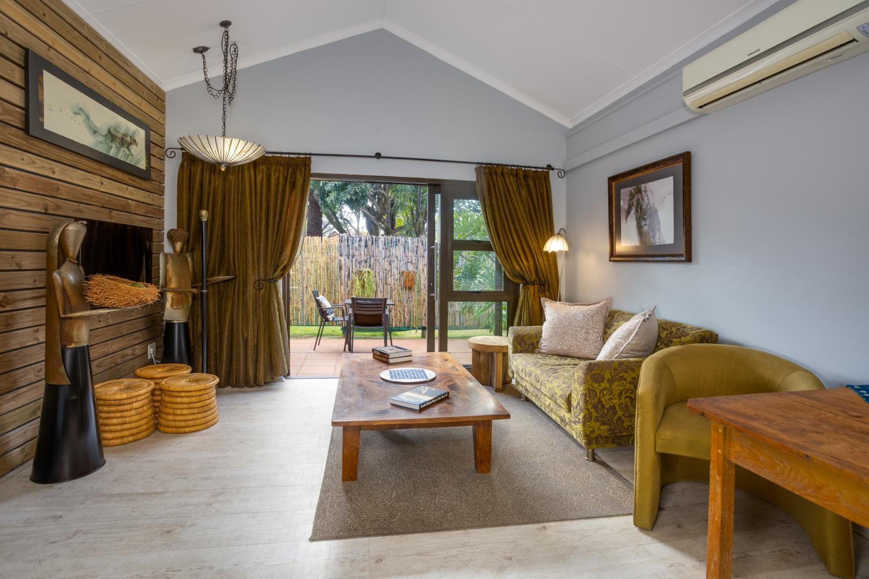 One-Bedroom Apartment with Garden photo 2