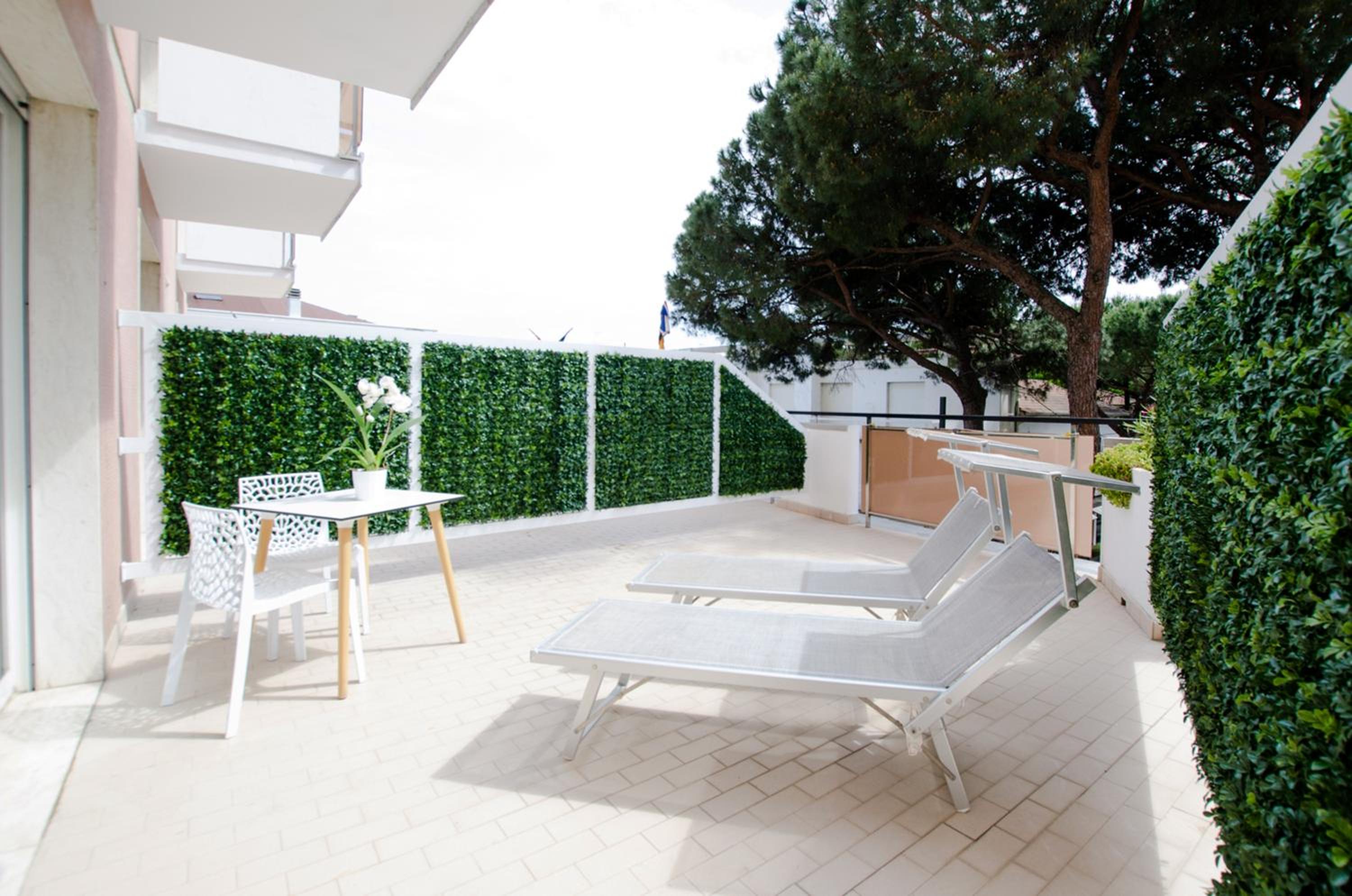 Deluxe Double Room with Terrace photo 2