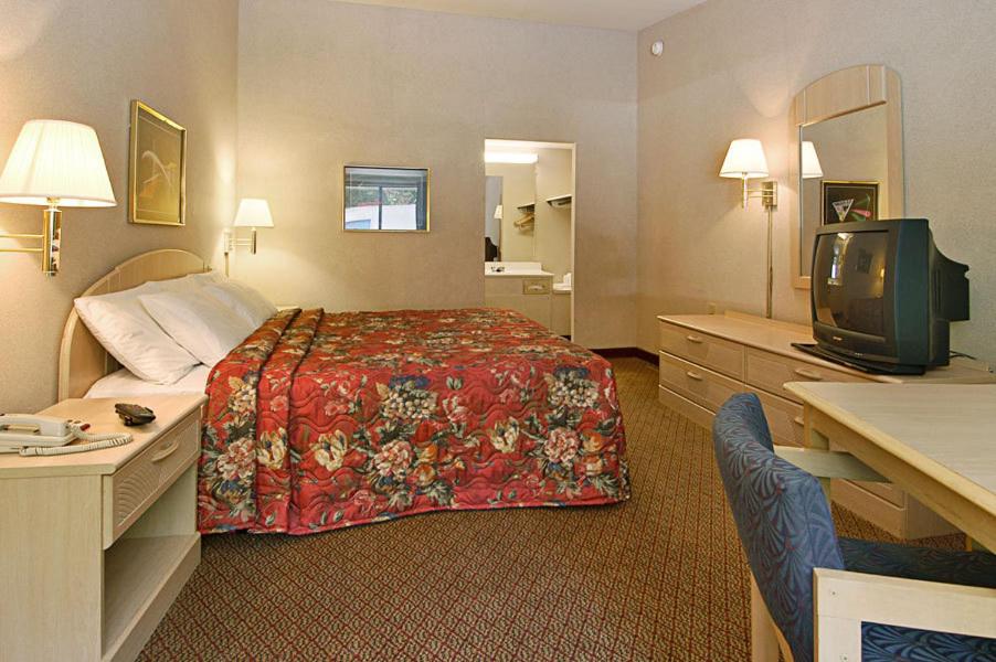 King Room - Non-Smoking photo 1