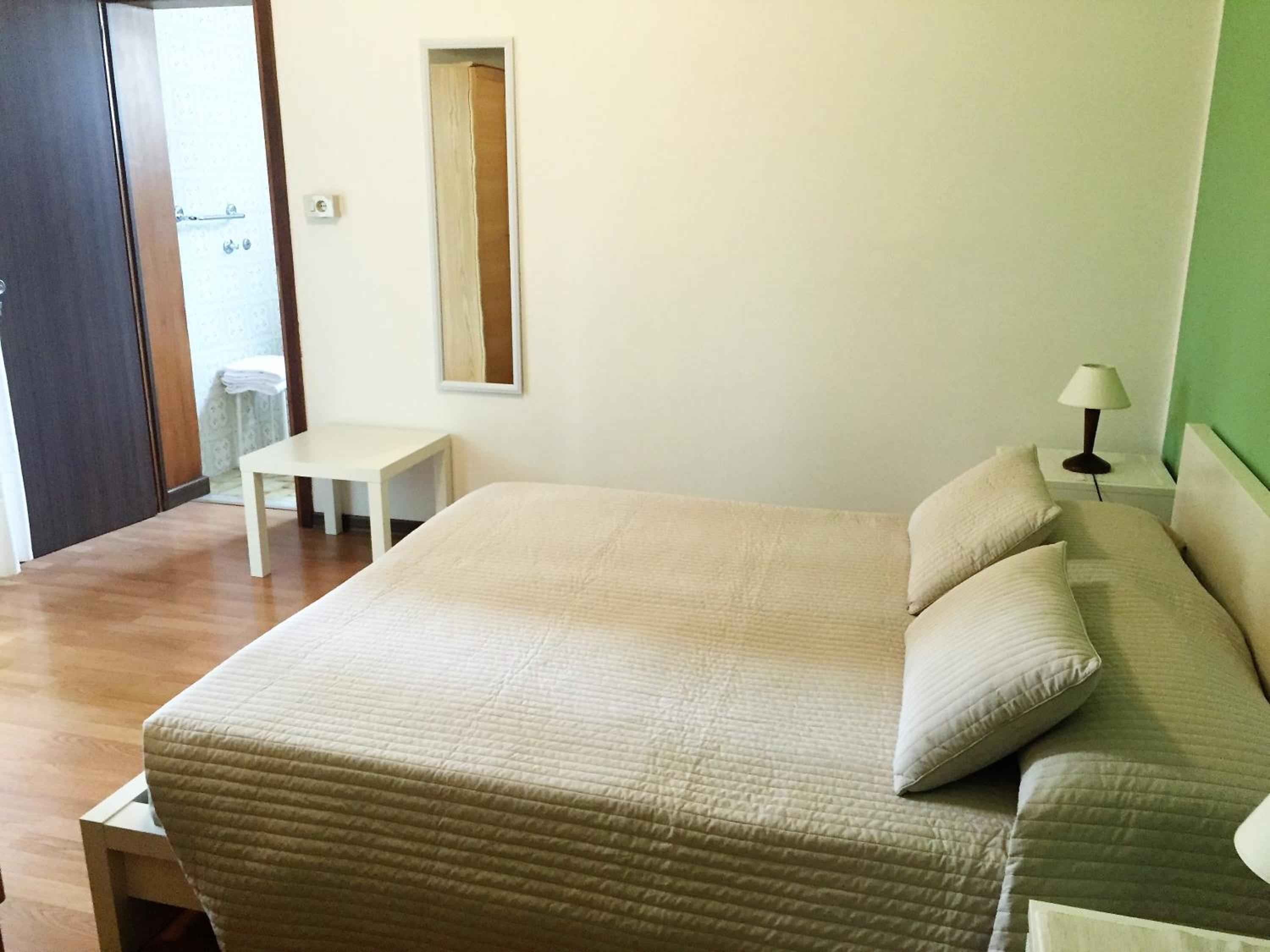 Economy Double Room - Photo 5