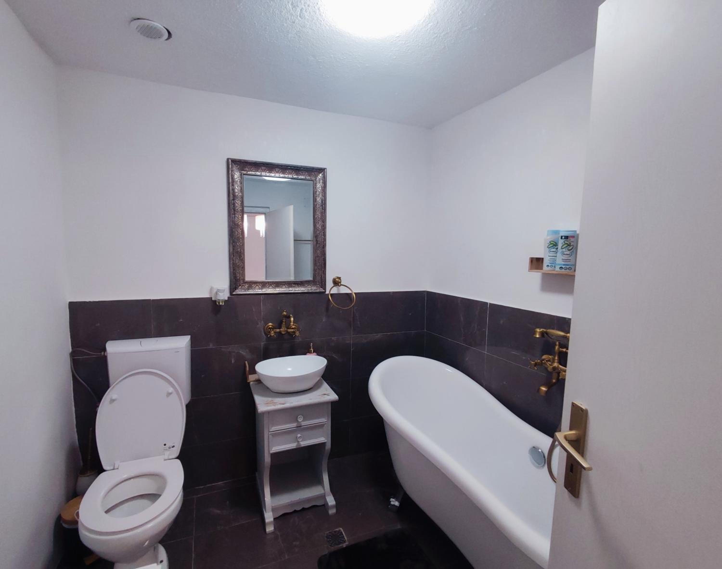 Double Room with Private Bathroom photo 3