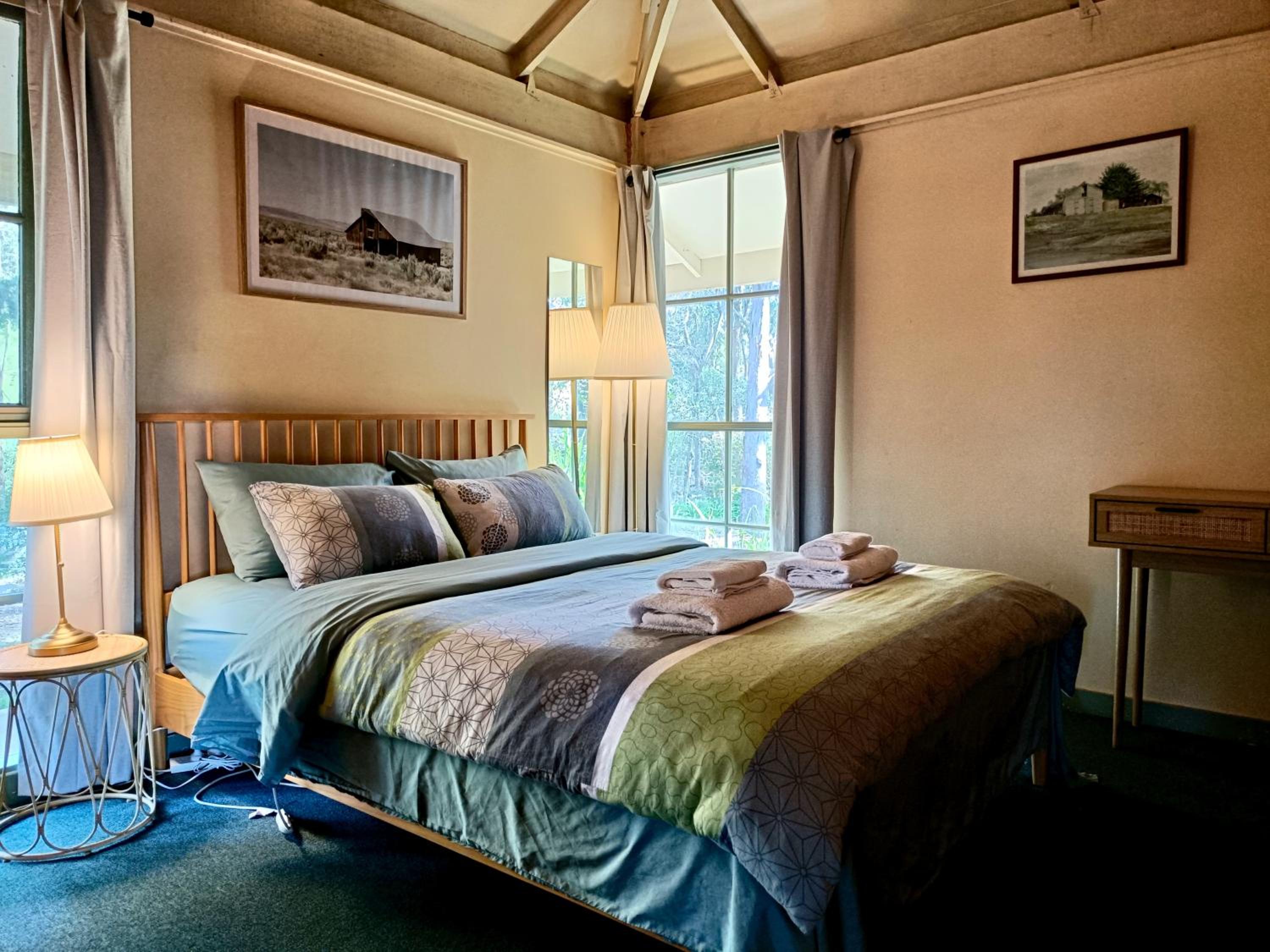 Emberpine Cottage 2 (1Queen+2Twins) SPA & Wood Stove photo 1