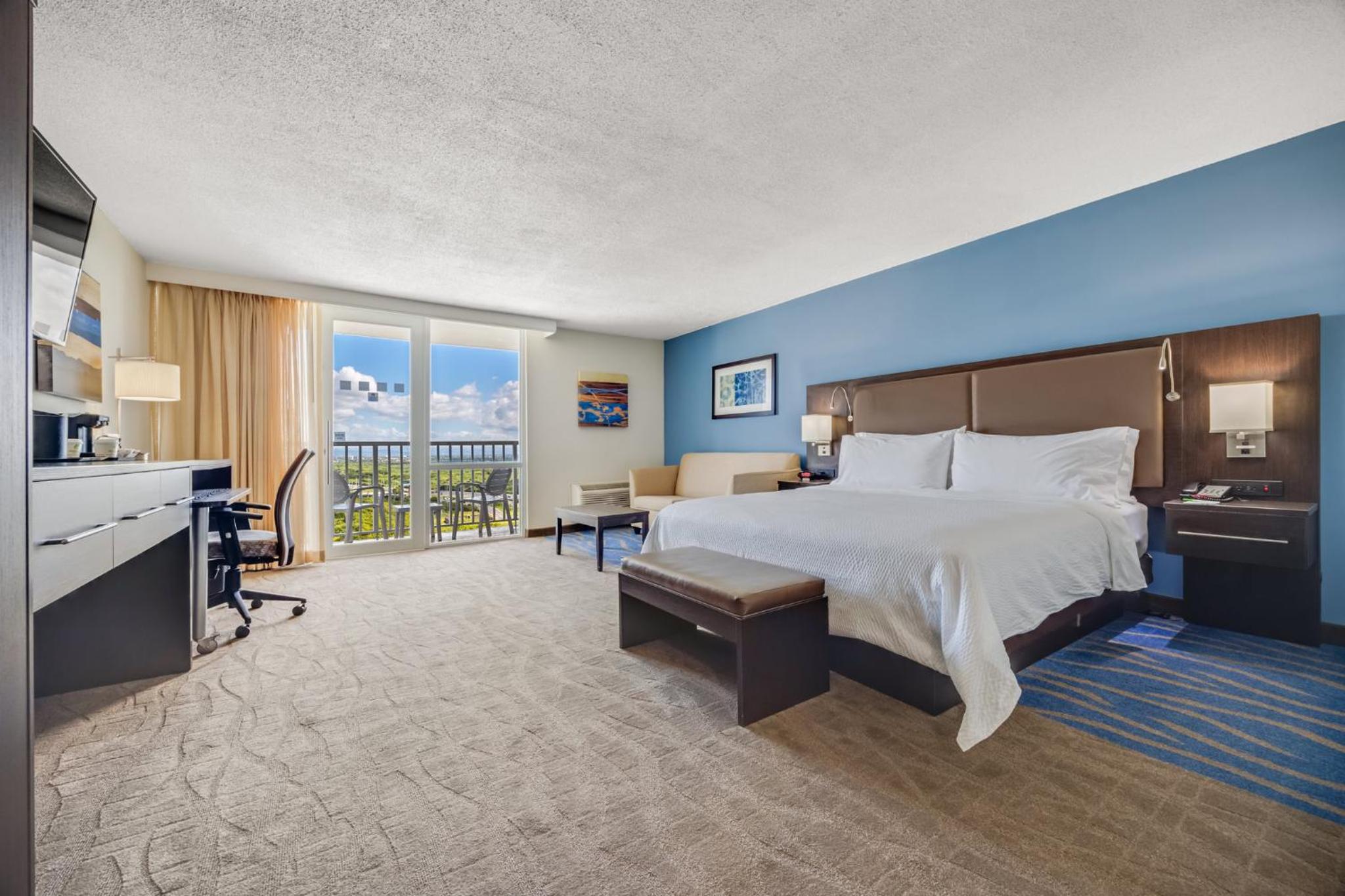 King Suite with Single Sofa Bed - Photo 3
