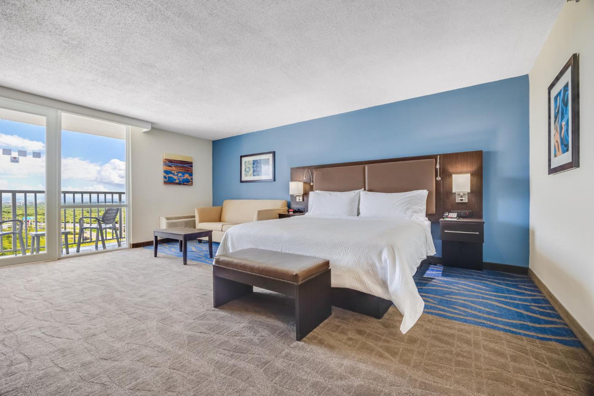 King Suite with Pool View and Sofa - Photo 2