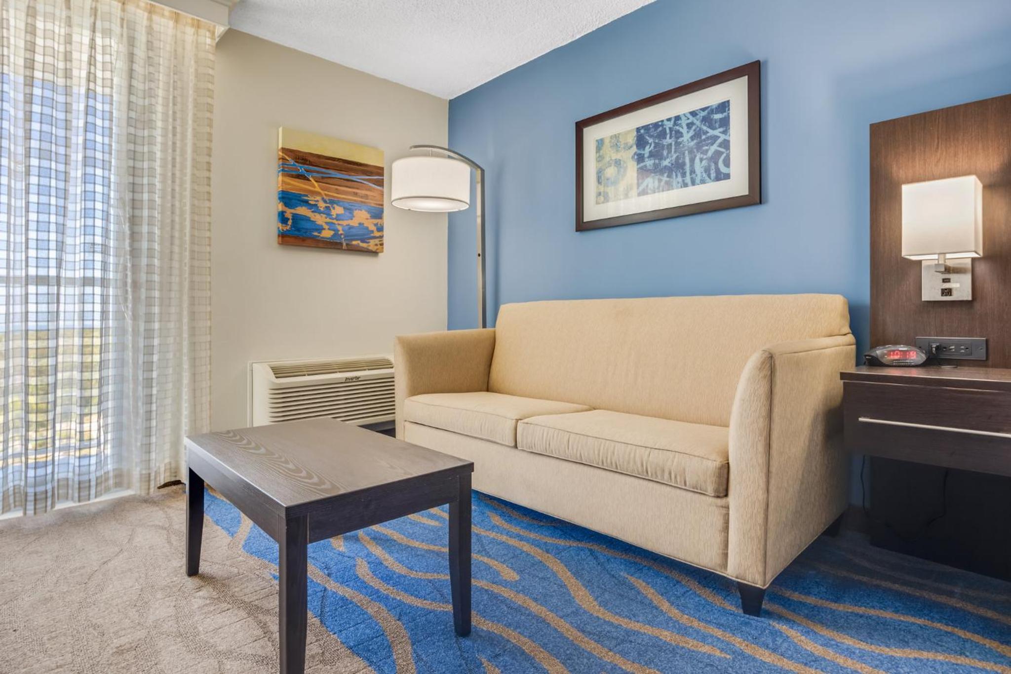 Standard King Room with Pool View - Photo 2