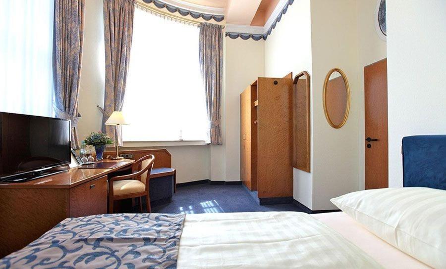 Bay Window Single Room
