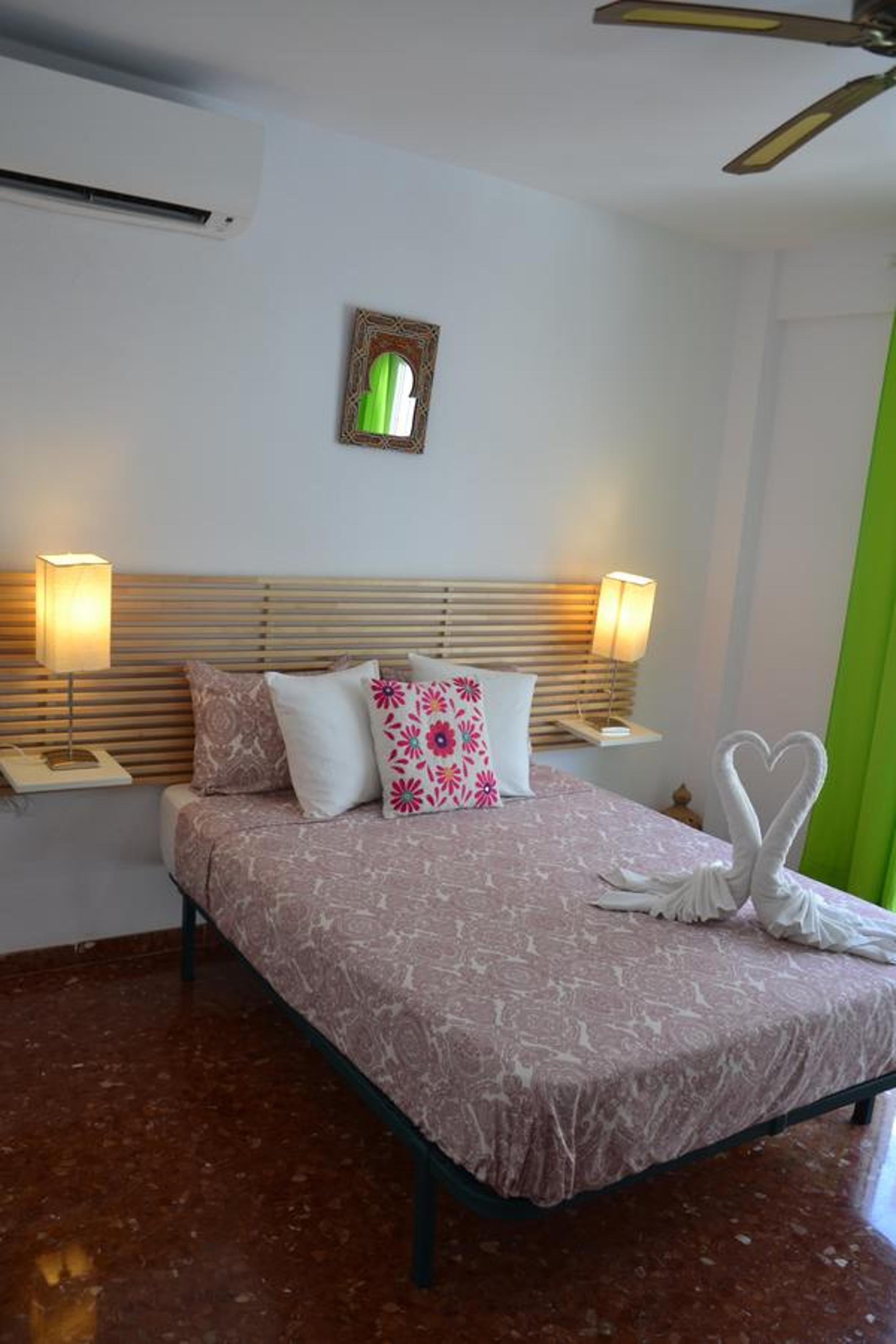 One-Bedroom Apartment with Balcony and City View photo 2