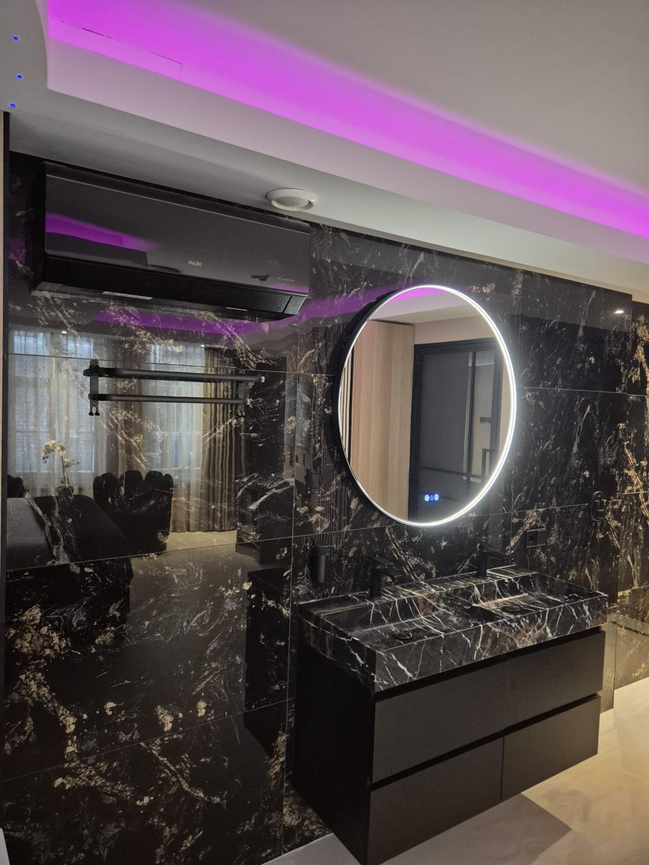 Deluxe Suite with Spa Bath