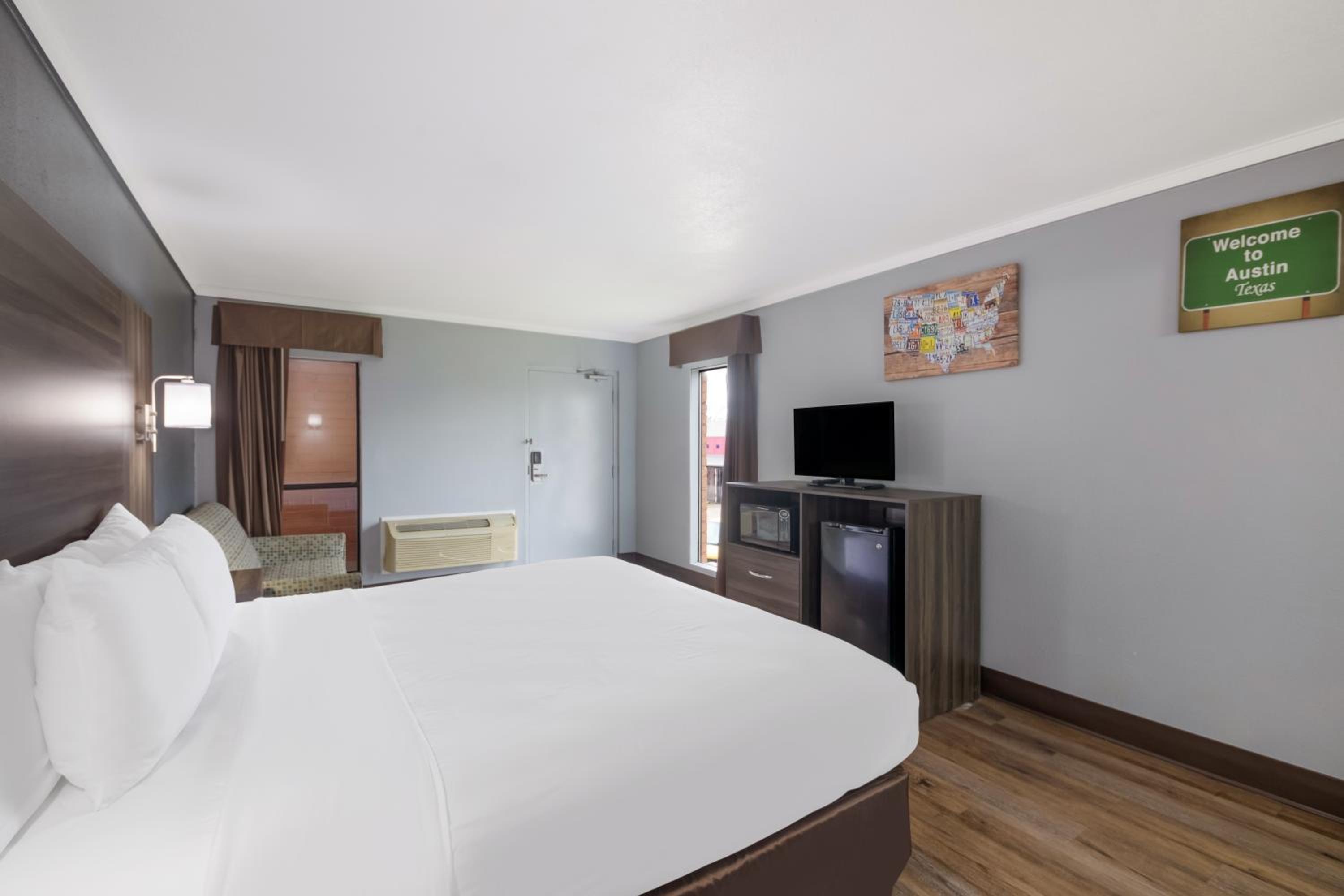 King Room - Accessible/Non-Smoking - Photo 3