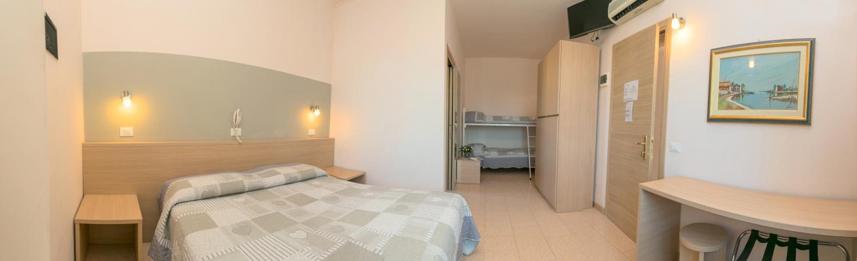 Quadruple Room - Photo 1