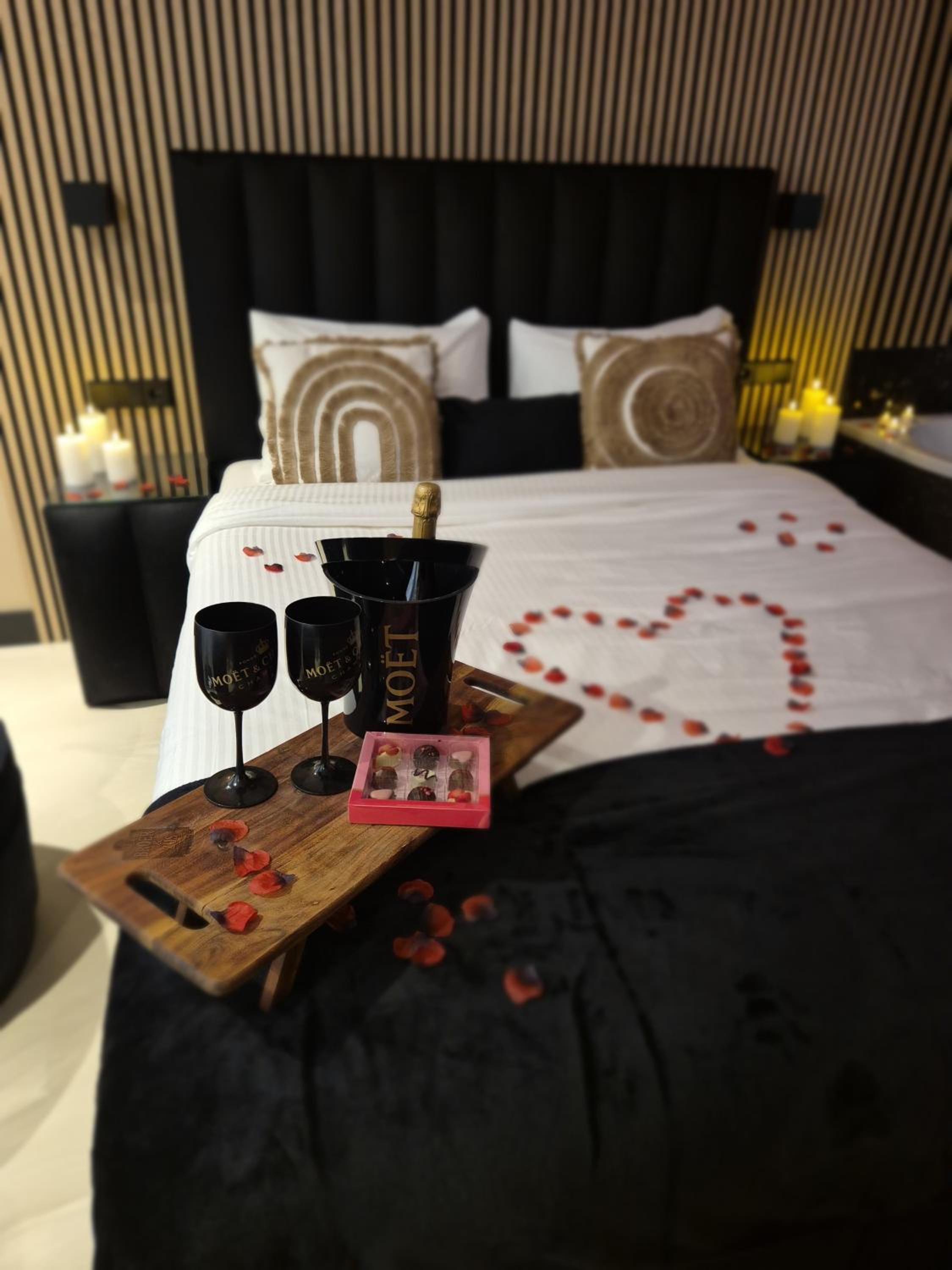 Deluxe Suite with Spa Bath photo 2