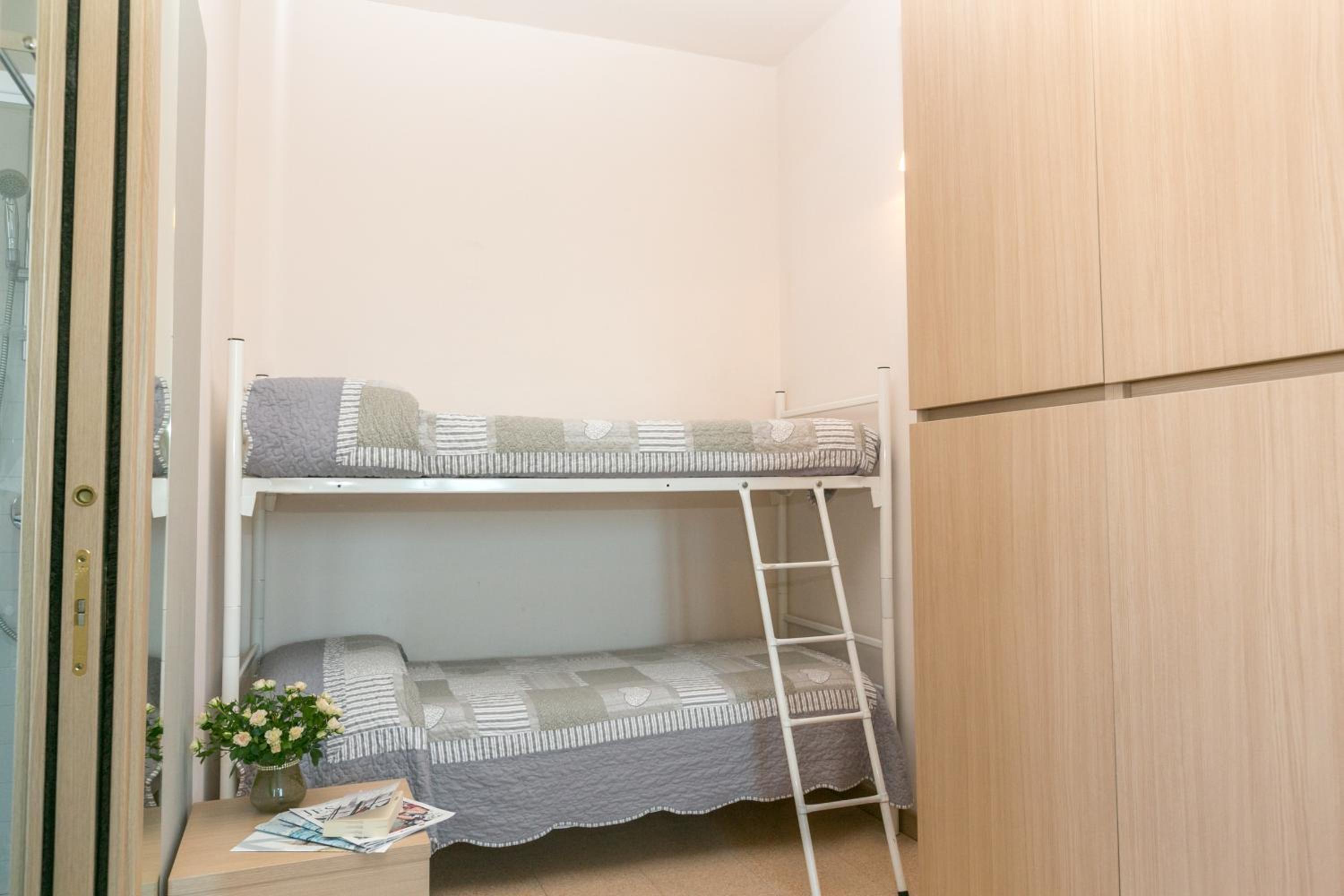 Quadruple Room - Photo 8
