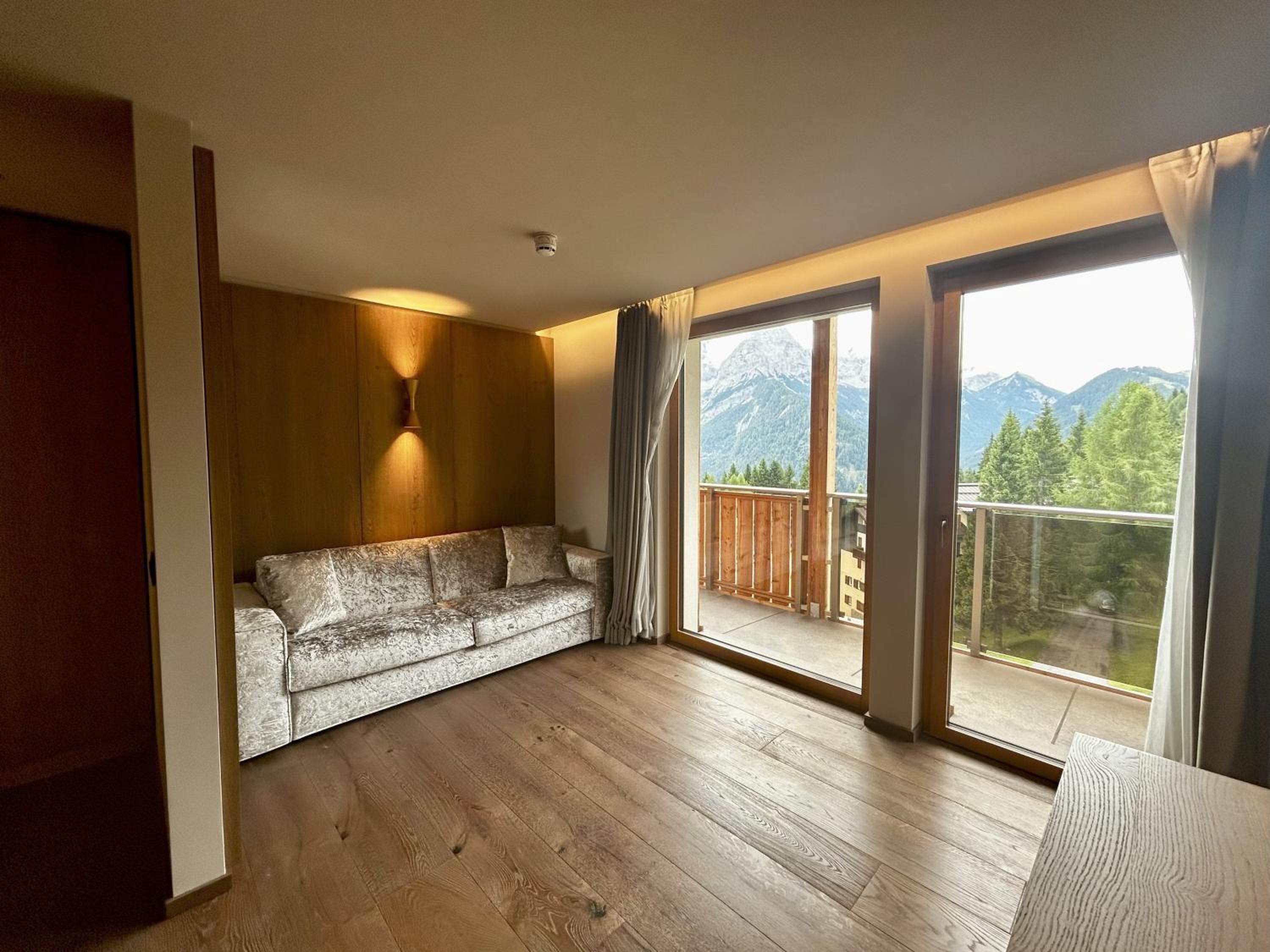 Deluxe Suite photo 2