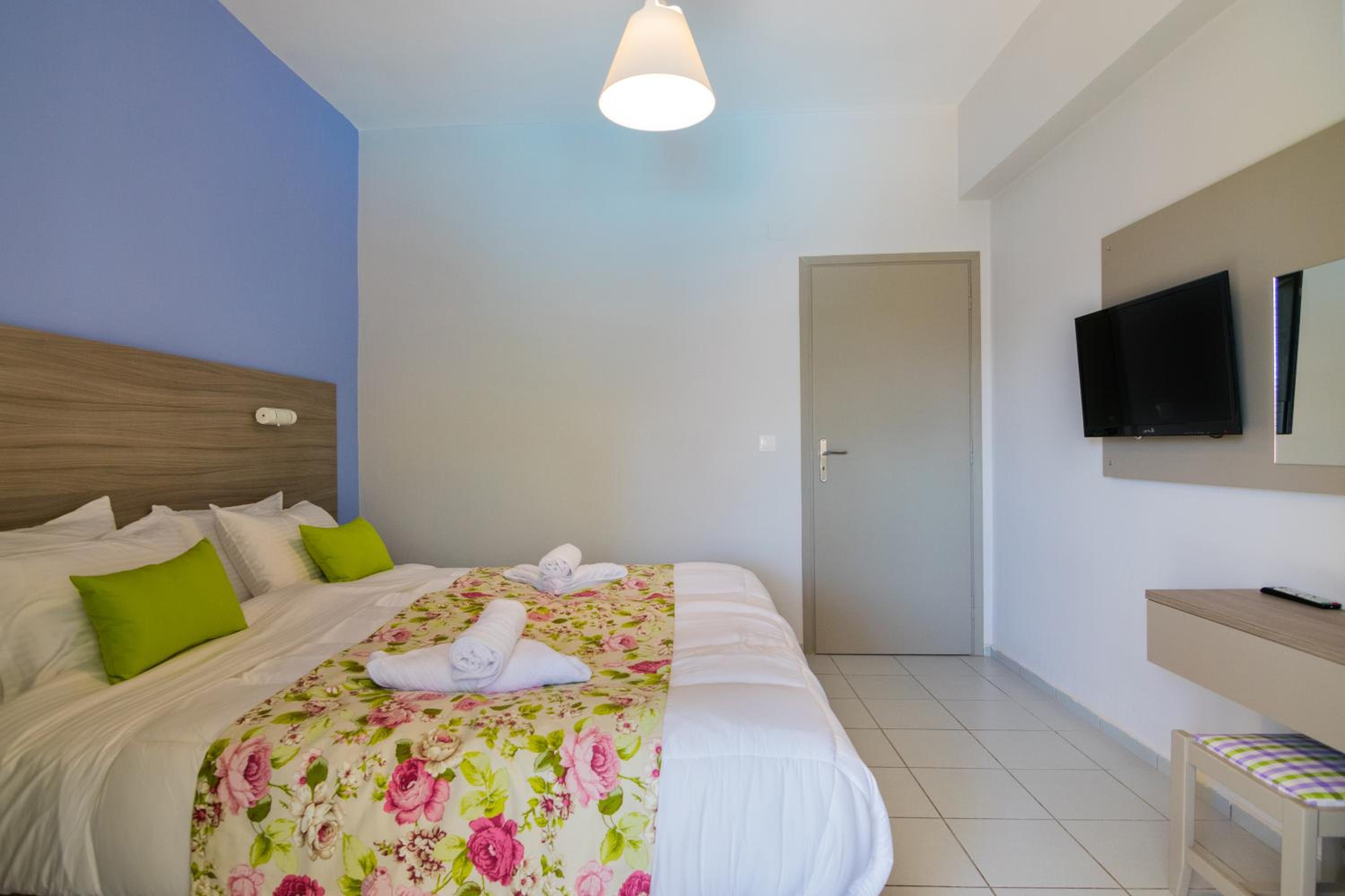 Superior One-Bedroom Apartment with Pool View