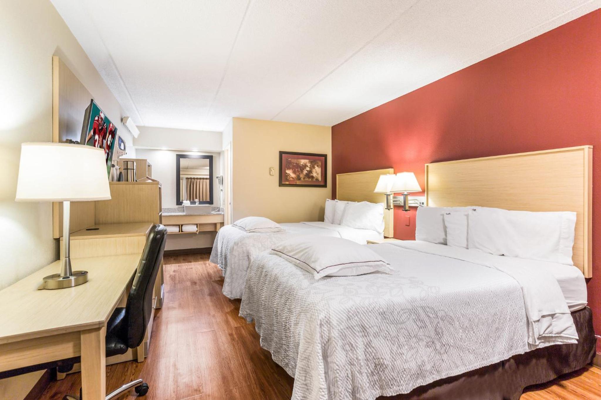 Premium Room with Two Double Beds Smoke Free (Upgraded Bedding and Snack Box) - Photo 5