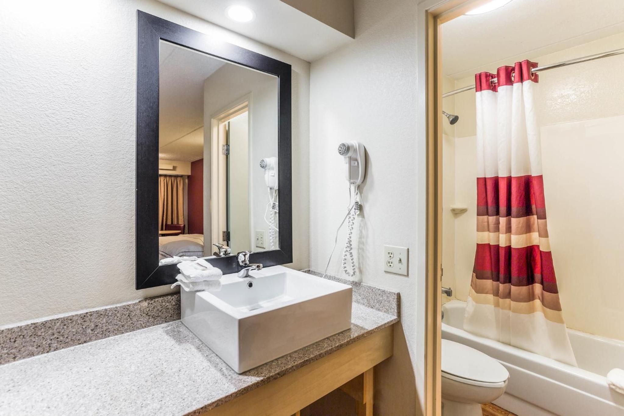 Premium Room with Two Double Beds Smoke Free (Upgraded Bedding and Snack Box) - Photo 4