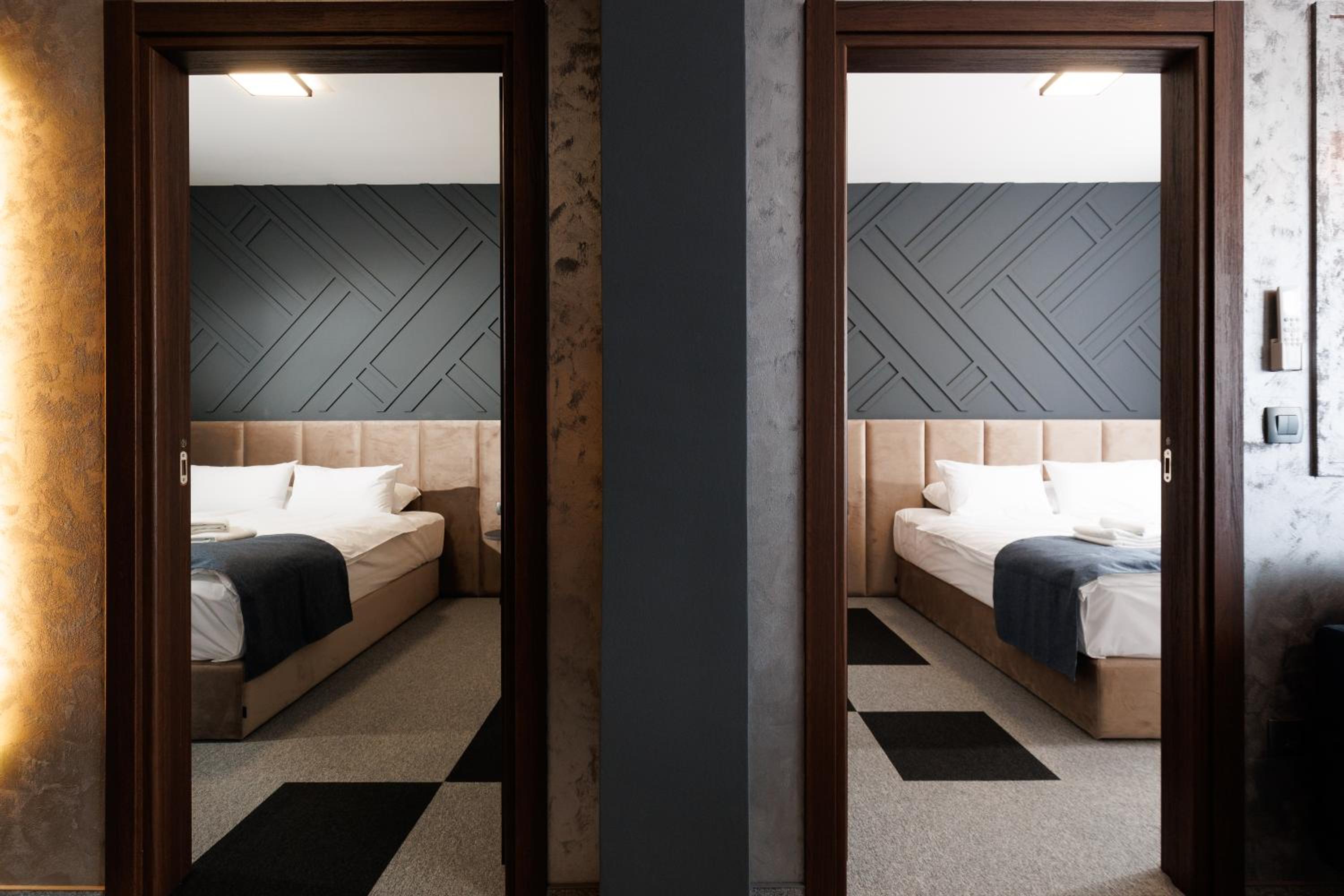 Two-Bedroom Apartment with Terrace Free Airport Shuttle