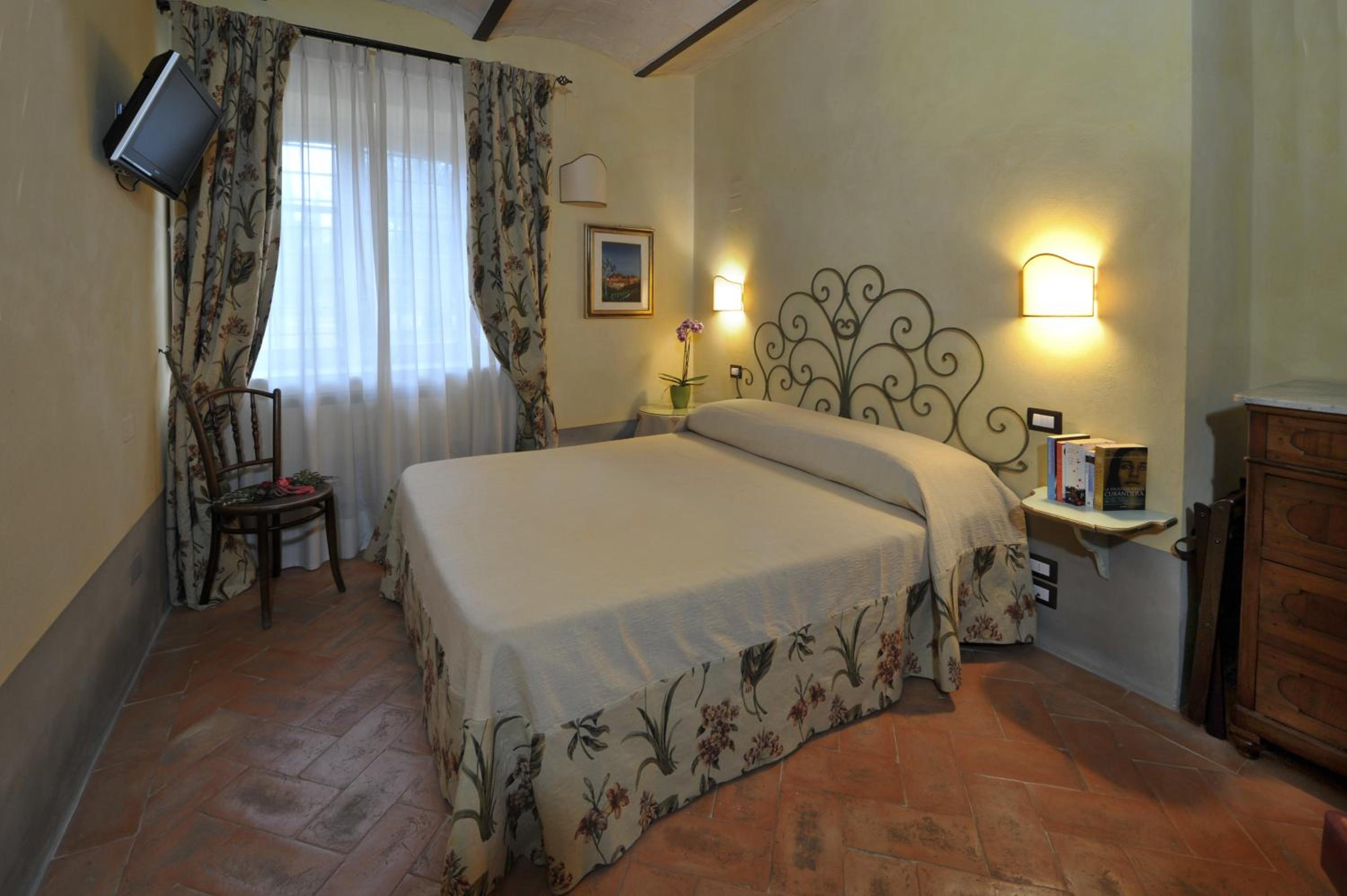 Standard Double or Twin Room - Photo 1