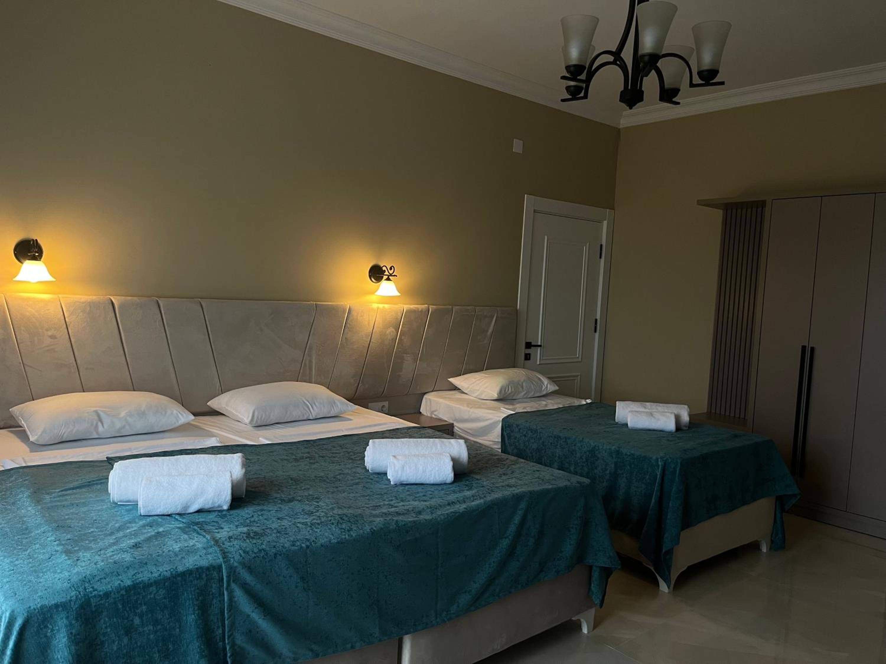 Triple Room with Terrace, Wing C photo 3