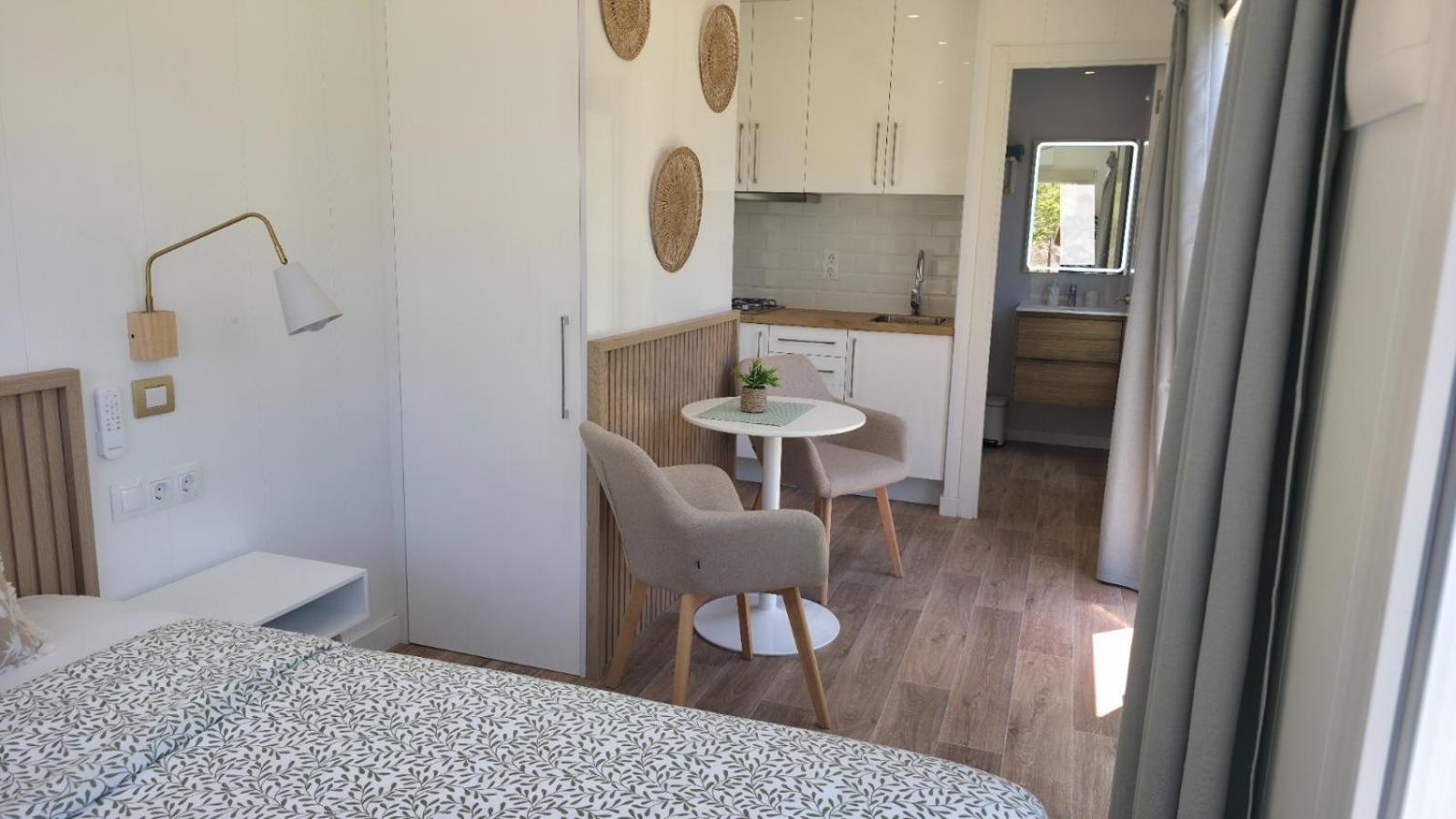 Mobile Home - Photo 3