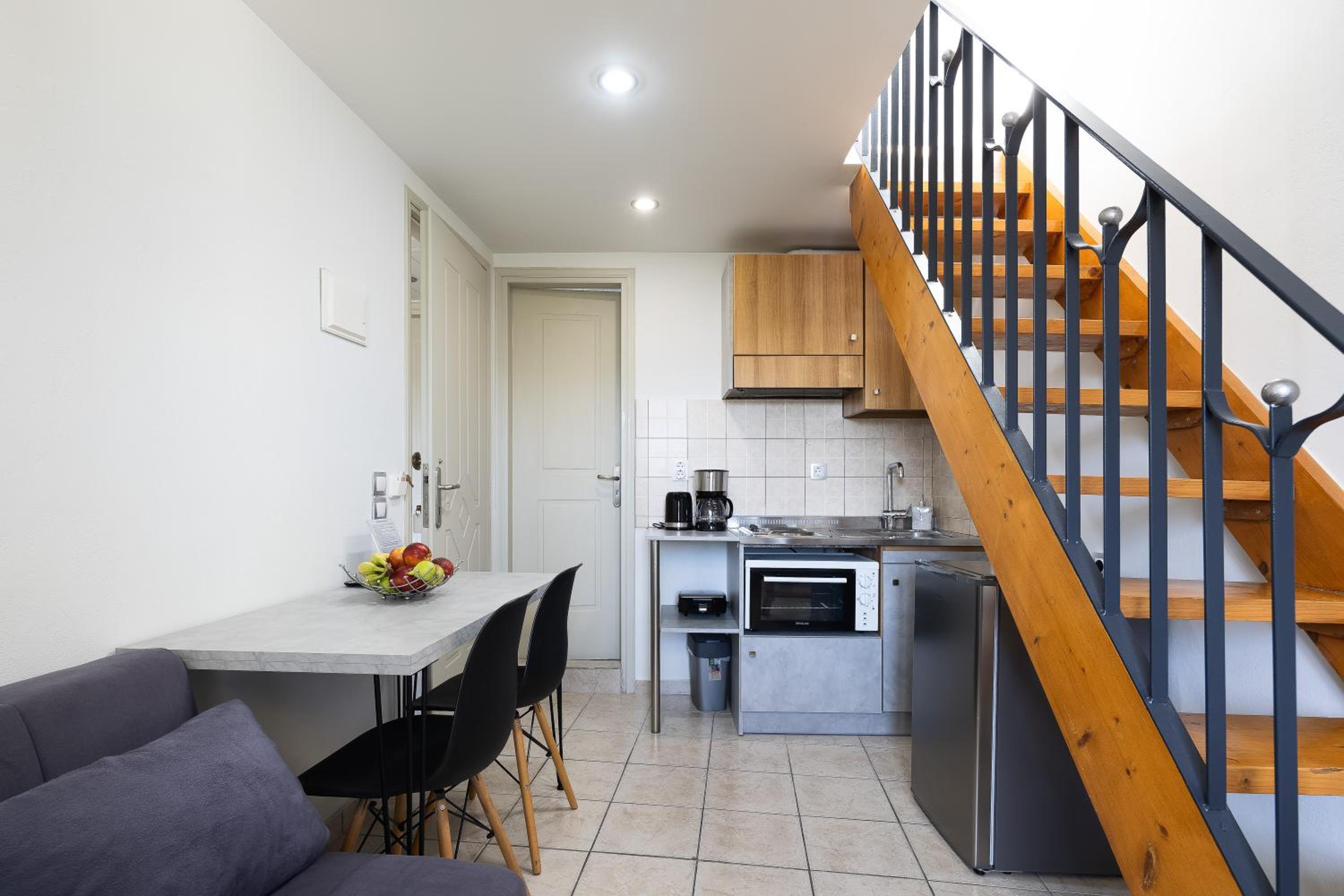 Deluxe One-Bedroom Apartment