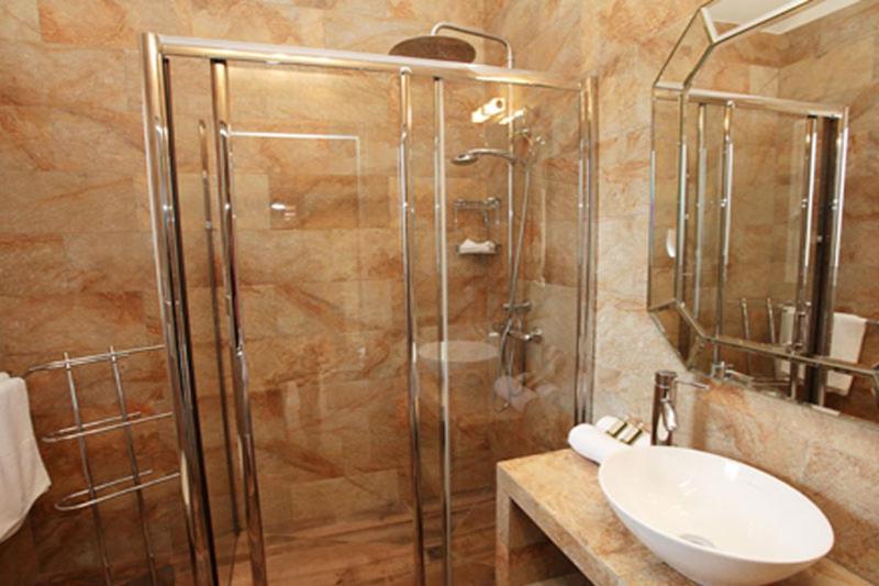Deluxe Double Room with Balcony and Sea View - Photo 4