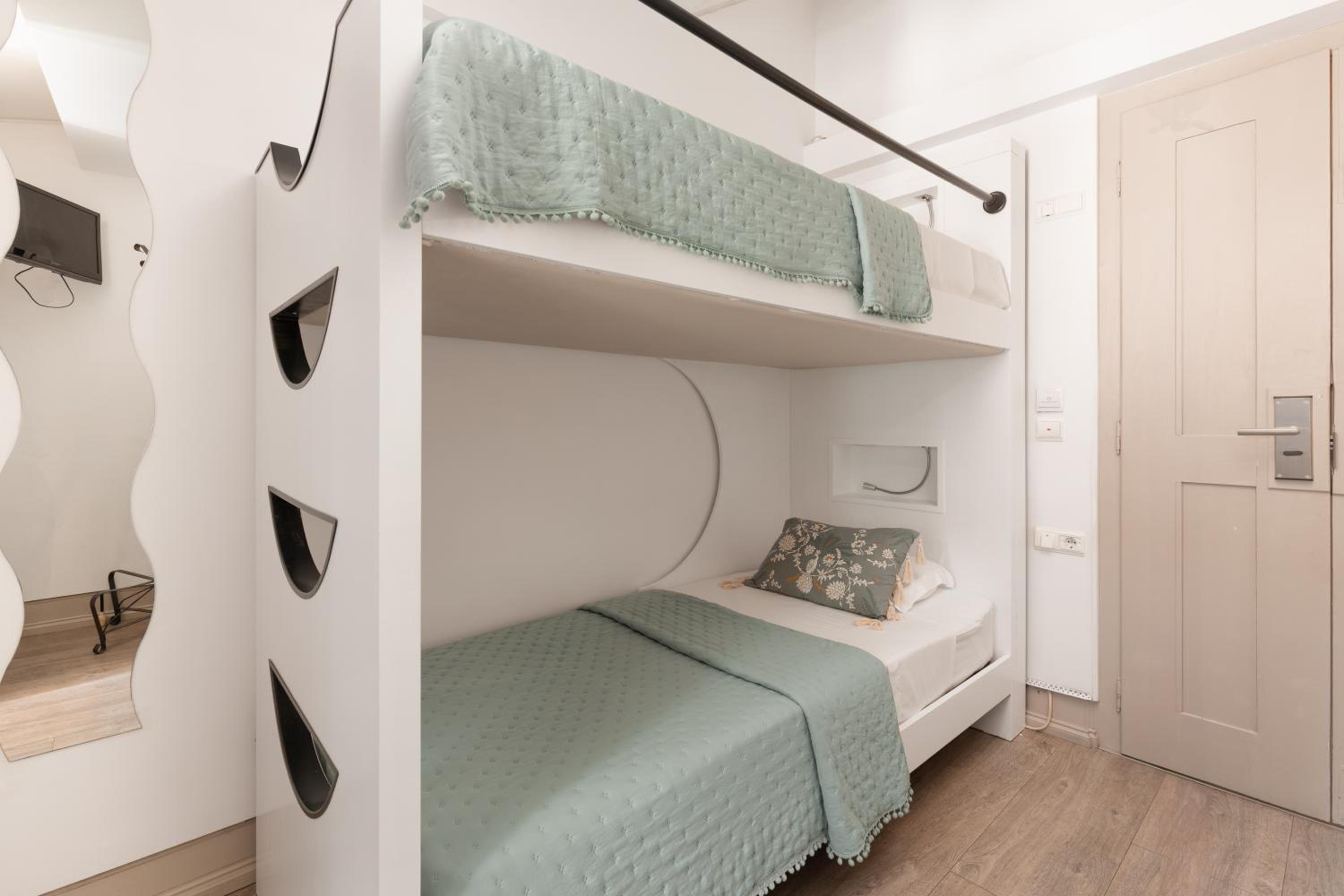 Bunk Bed in Twin Room Private Bathroom
