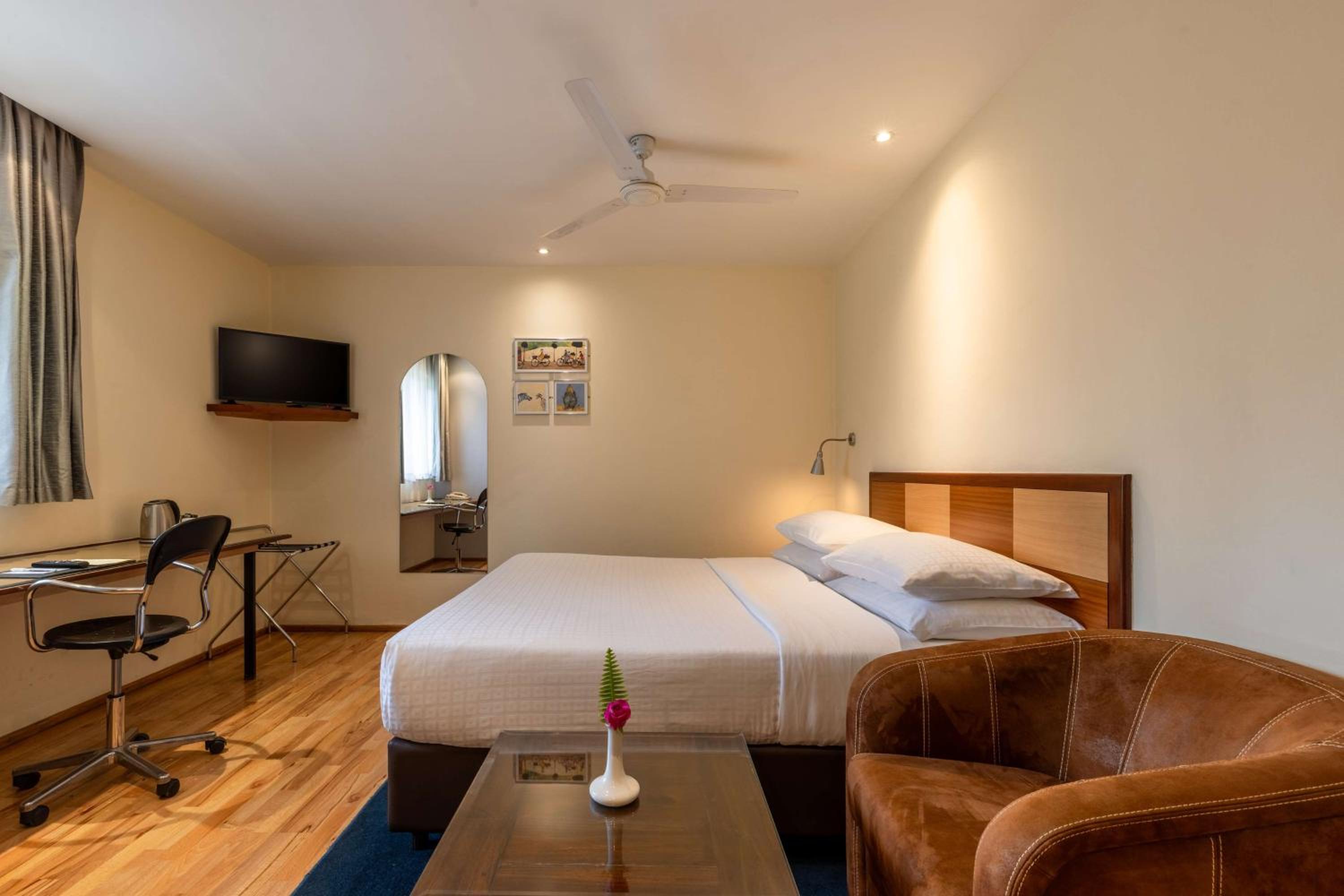 Superior King Room - Non-Smoking photo 2
