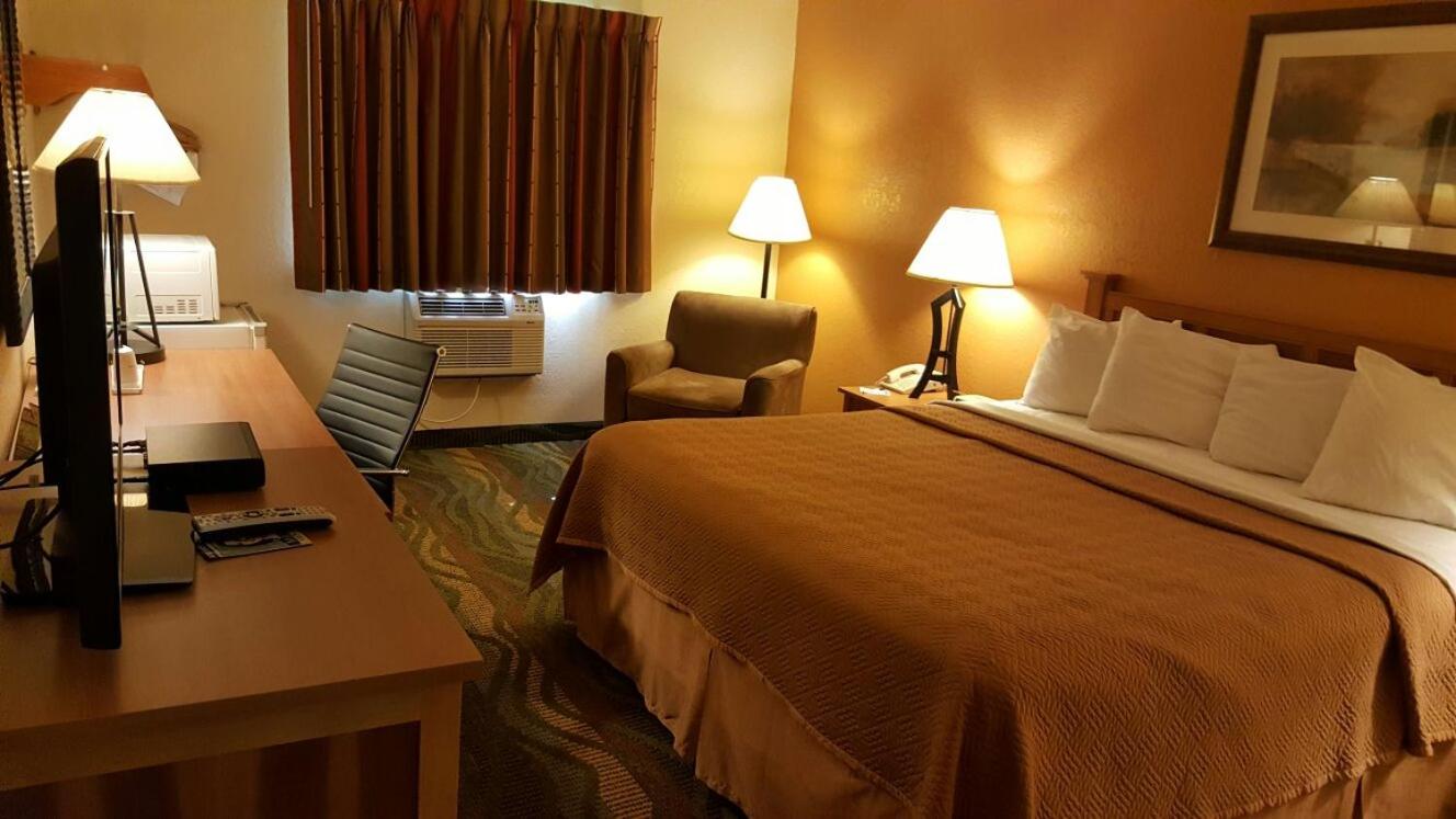 King Room - Disability Access - Non-Smoking - Photo 5