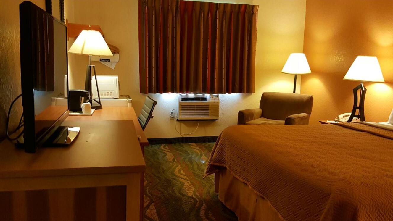 King Room - Disability Access - Non-Smoking - Photo 1