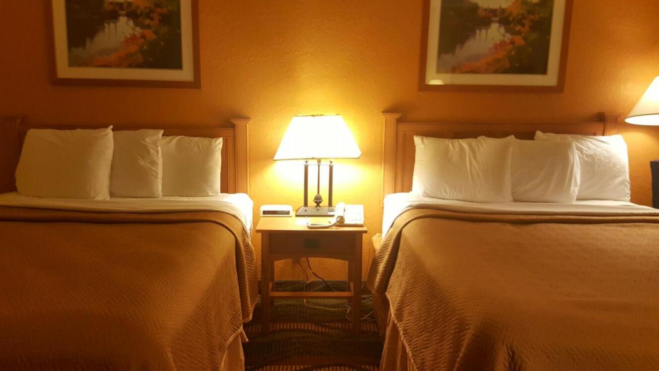 Queen Room with Two Queen Beds - Non-Smoking - Photo 1