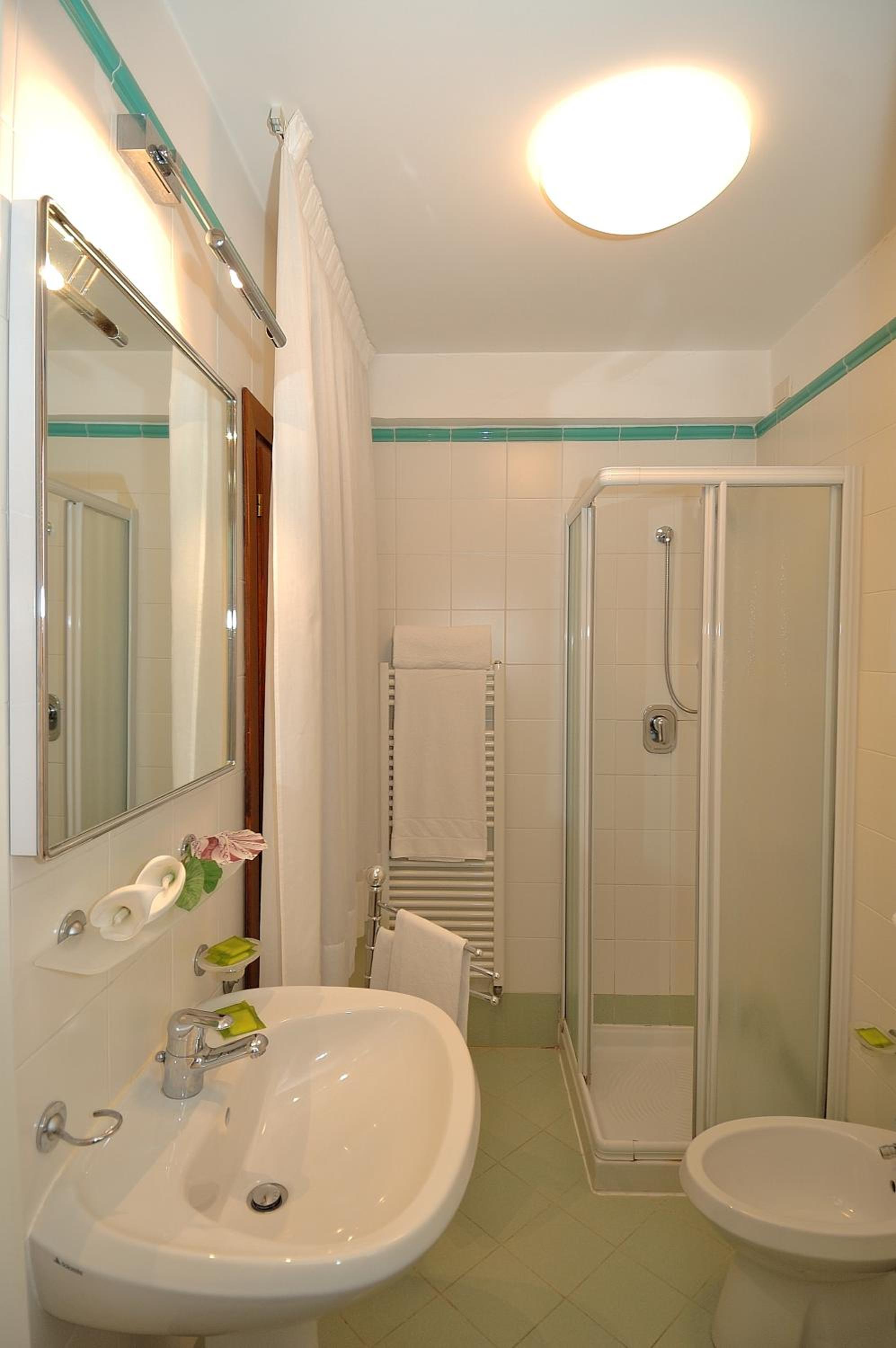 Superior Double or Twin Room with City View photo 3