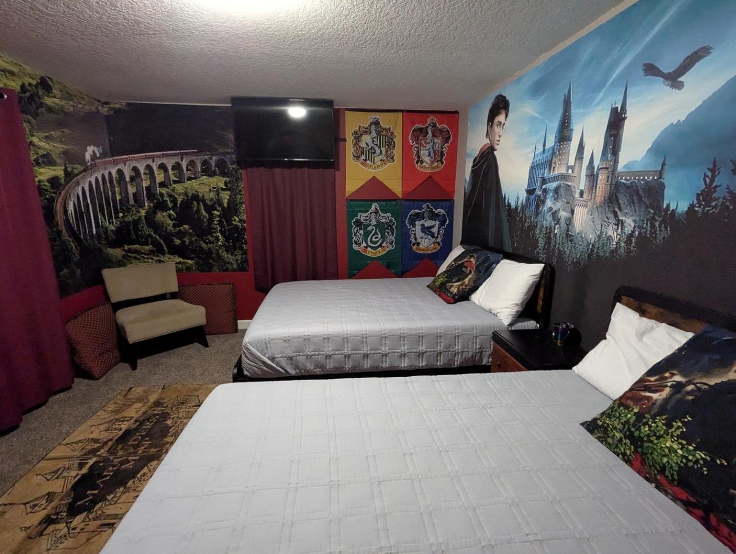 Six-Bedroom House photo 1