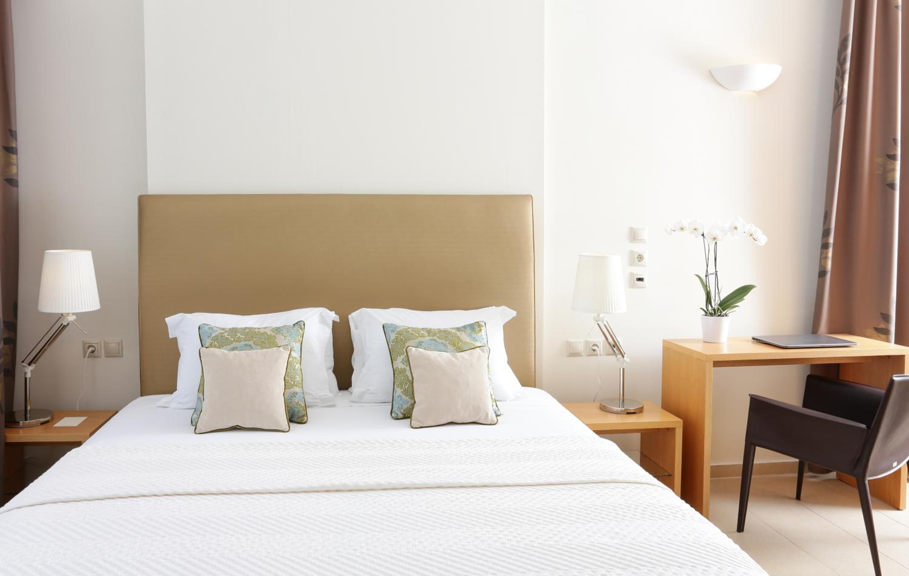 Superior Double Room with Lake View - Photo 1